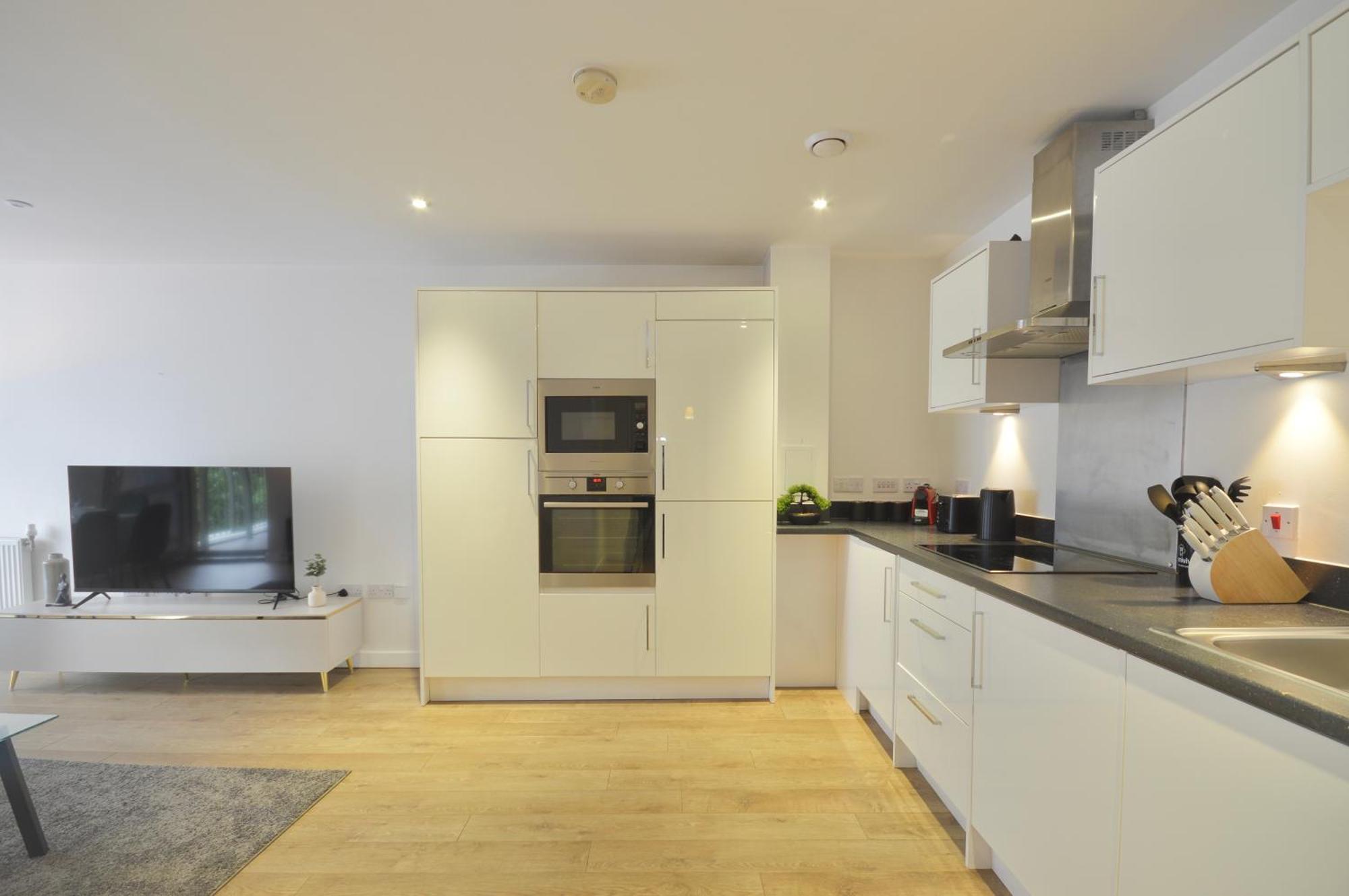 Modern 2 Bedroom Steps From Vauxhall St Apartment