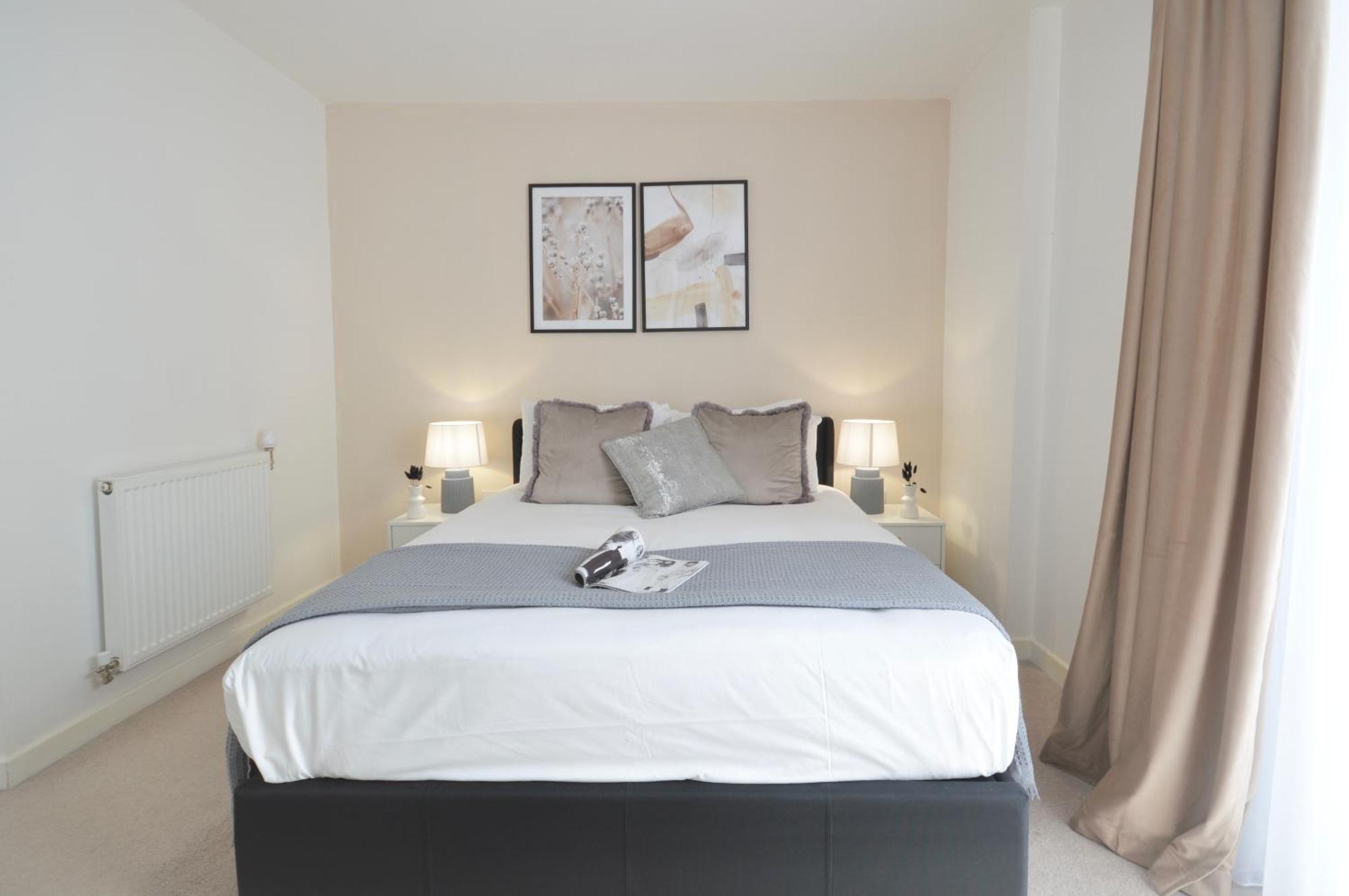 Modern 2 Bedroom Steps From Vauxhall St Apartment *