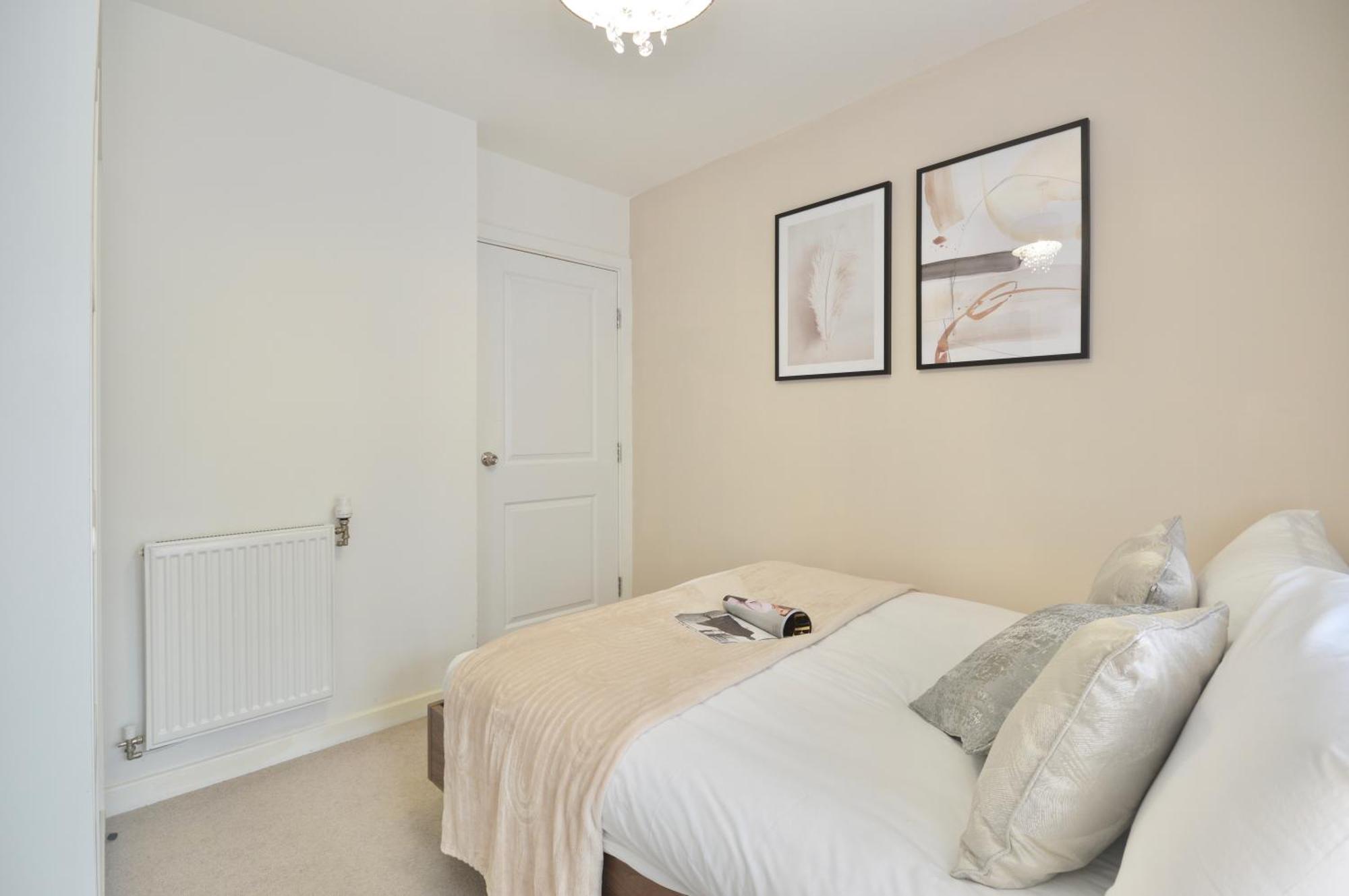 Modern 2 Bedroom Steps From Vauxhall St Apartment
