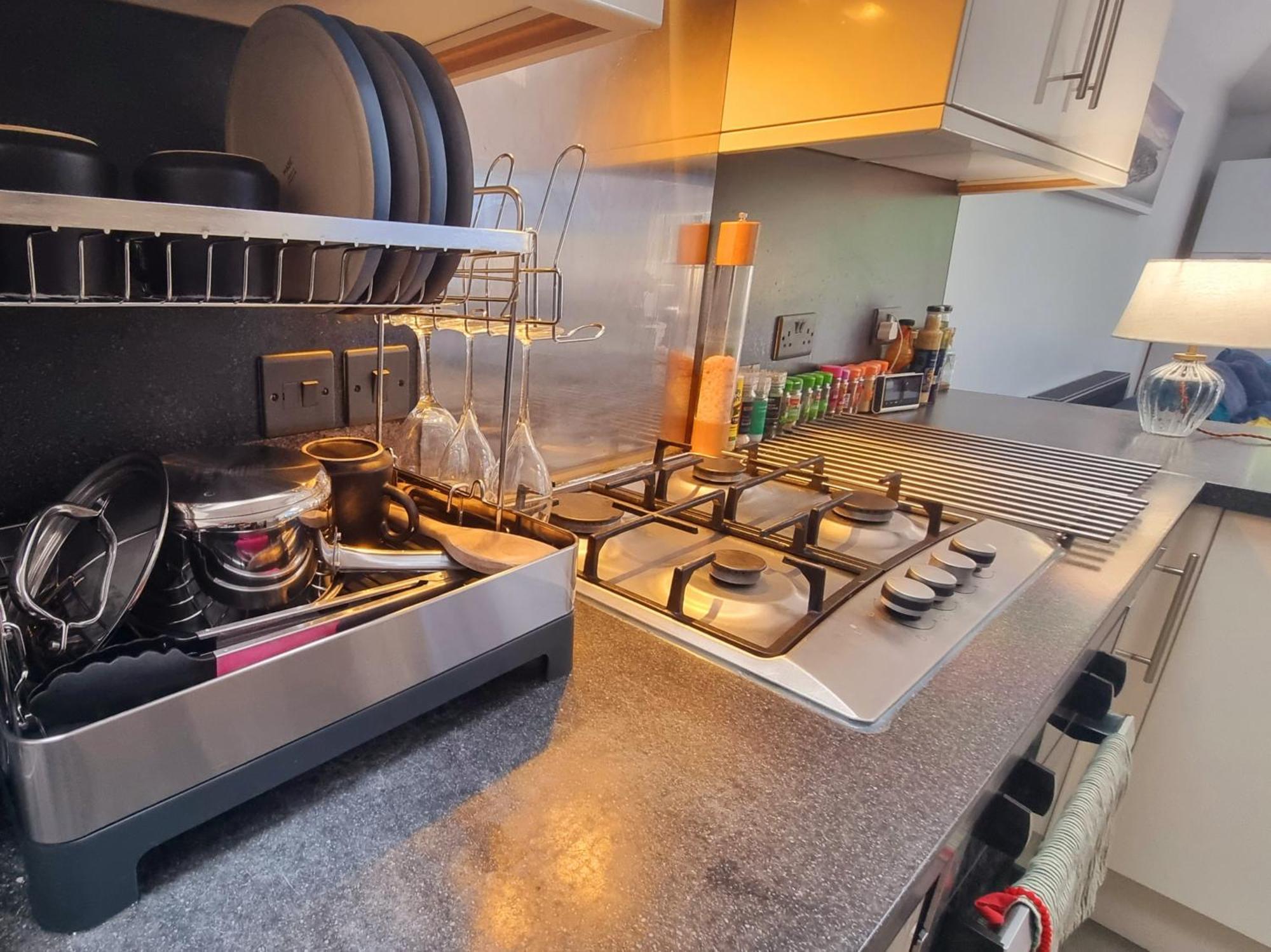 4 Bed With Cinema, F1 Racing Sim, 1 Gb Internet, Bbq, Garden, 20 Mins London, Parking, Ev Port, Metro 5 Mins Walk Hébergement de vacances