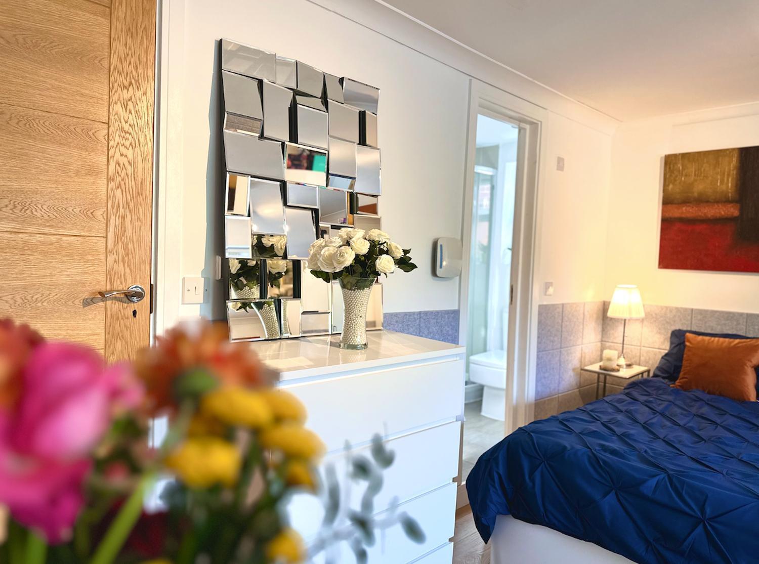 Stunning Business Travellers Studio En-Suite Bathroom Garden View