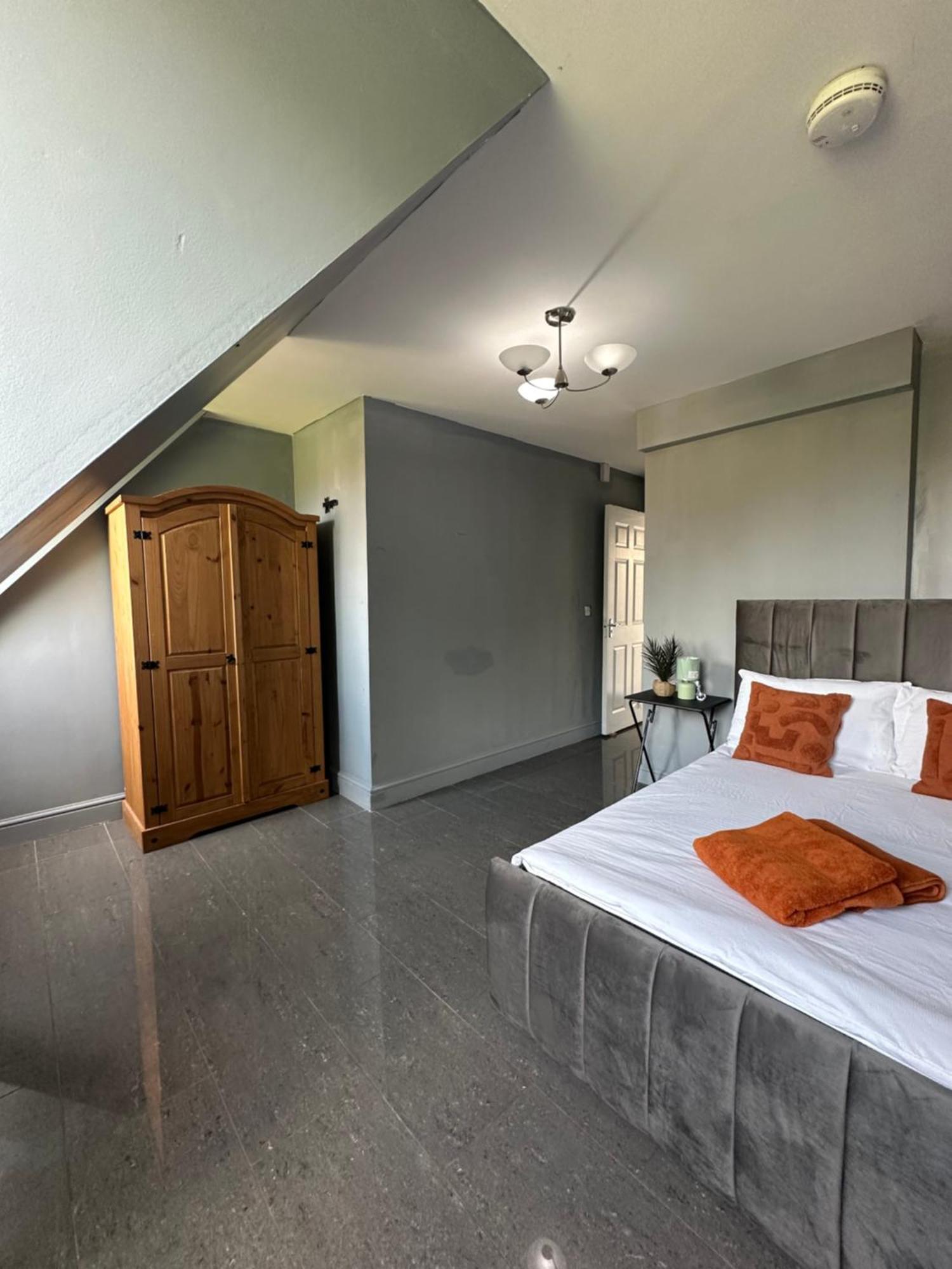 Luxury In Rooftop Penthouse In Central London, Shared Flat