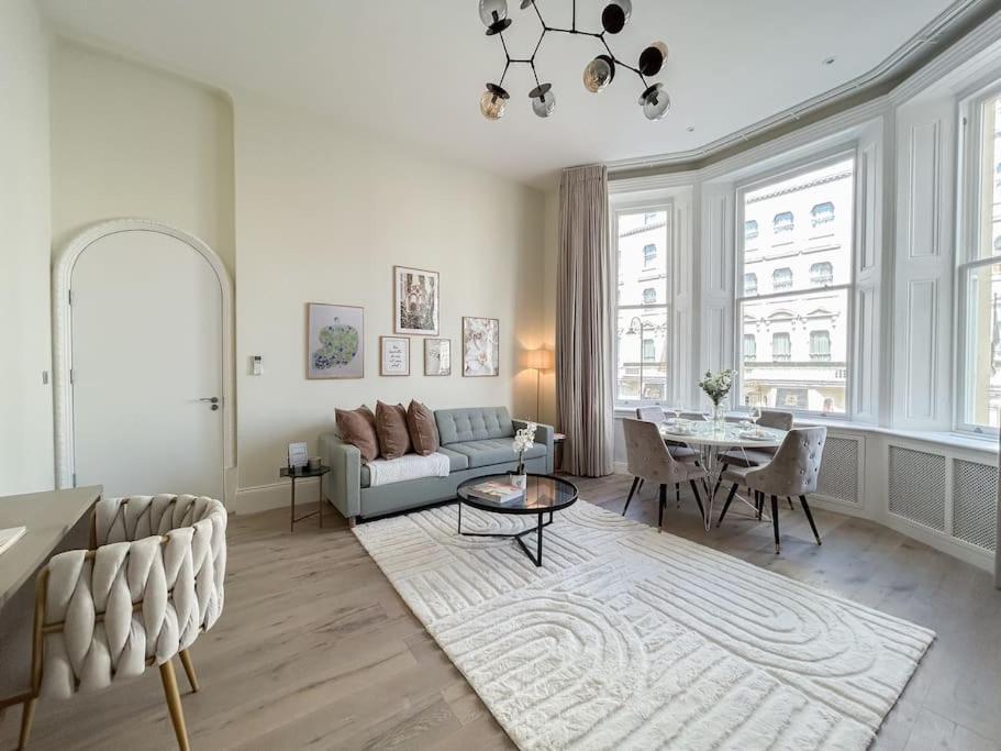 Stylish And 1 Bedroom Appartement