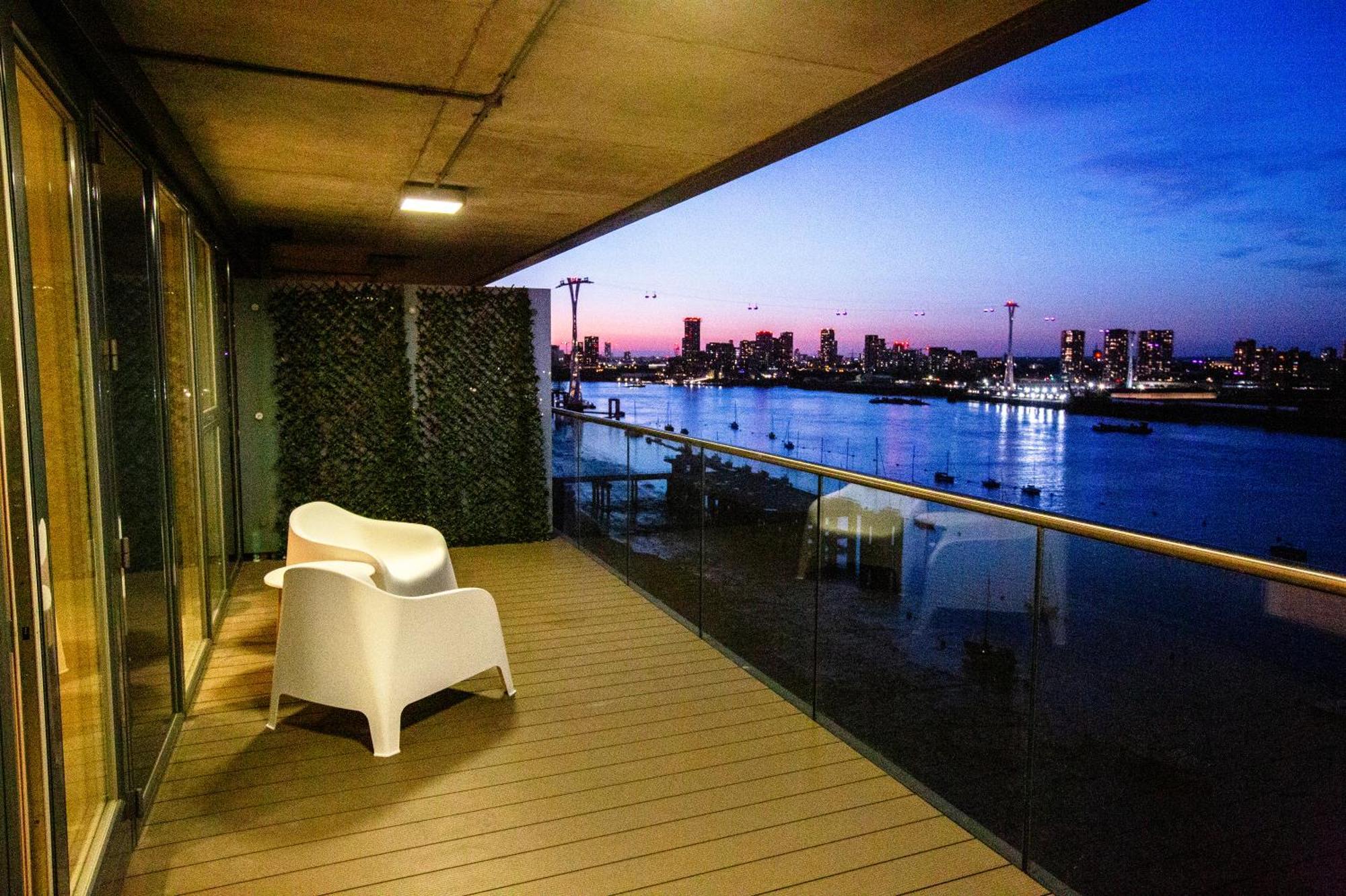 Waterfront- Greenwich O2 Arena 2 Bed Flat Apartment