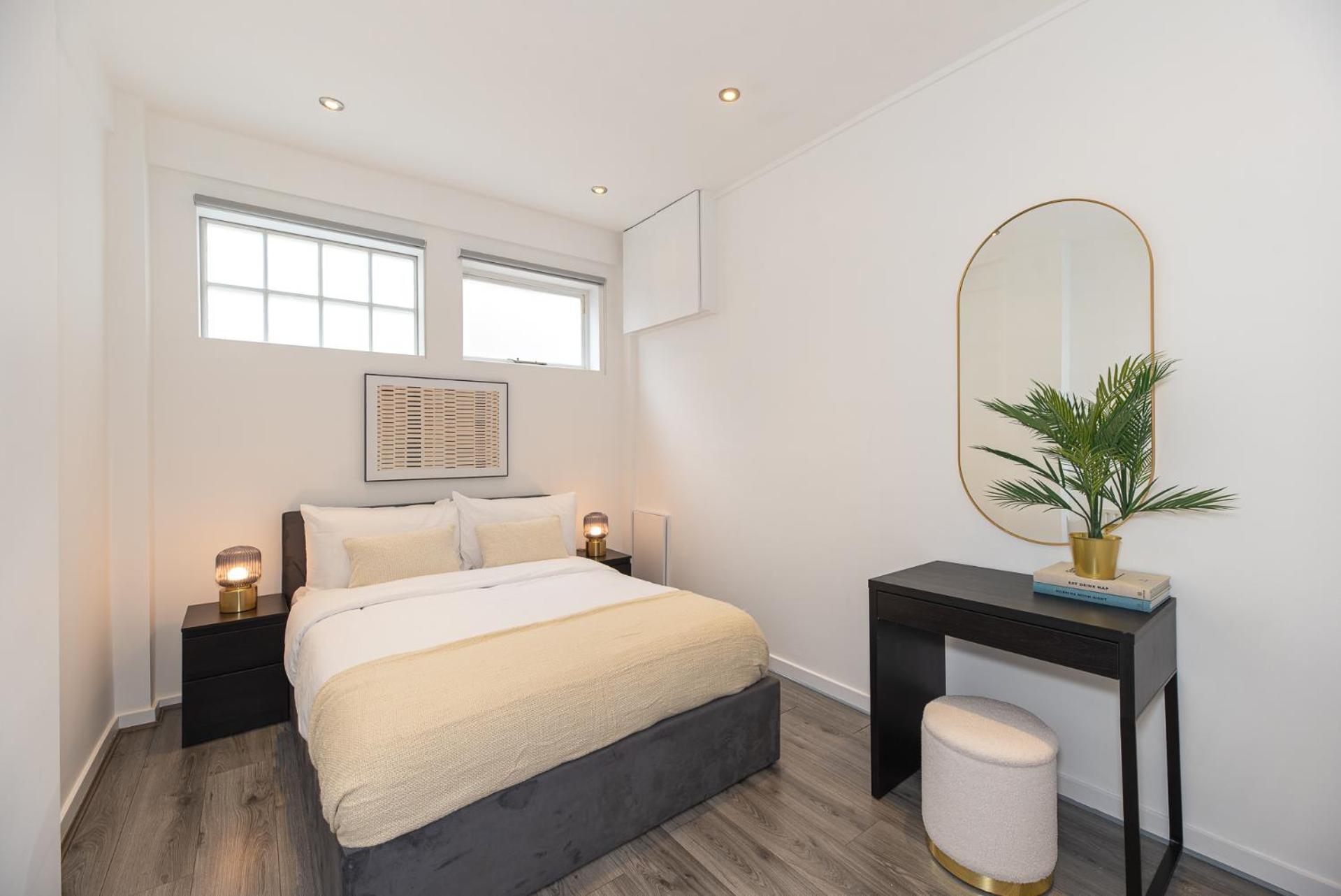 Hyde Park Chic 4 Bedrooms House
