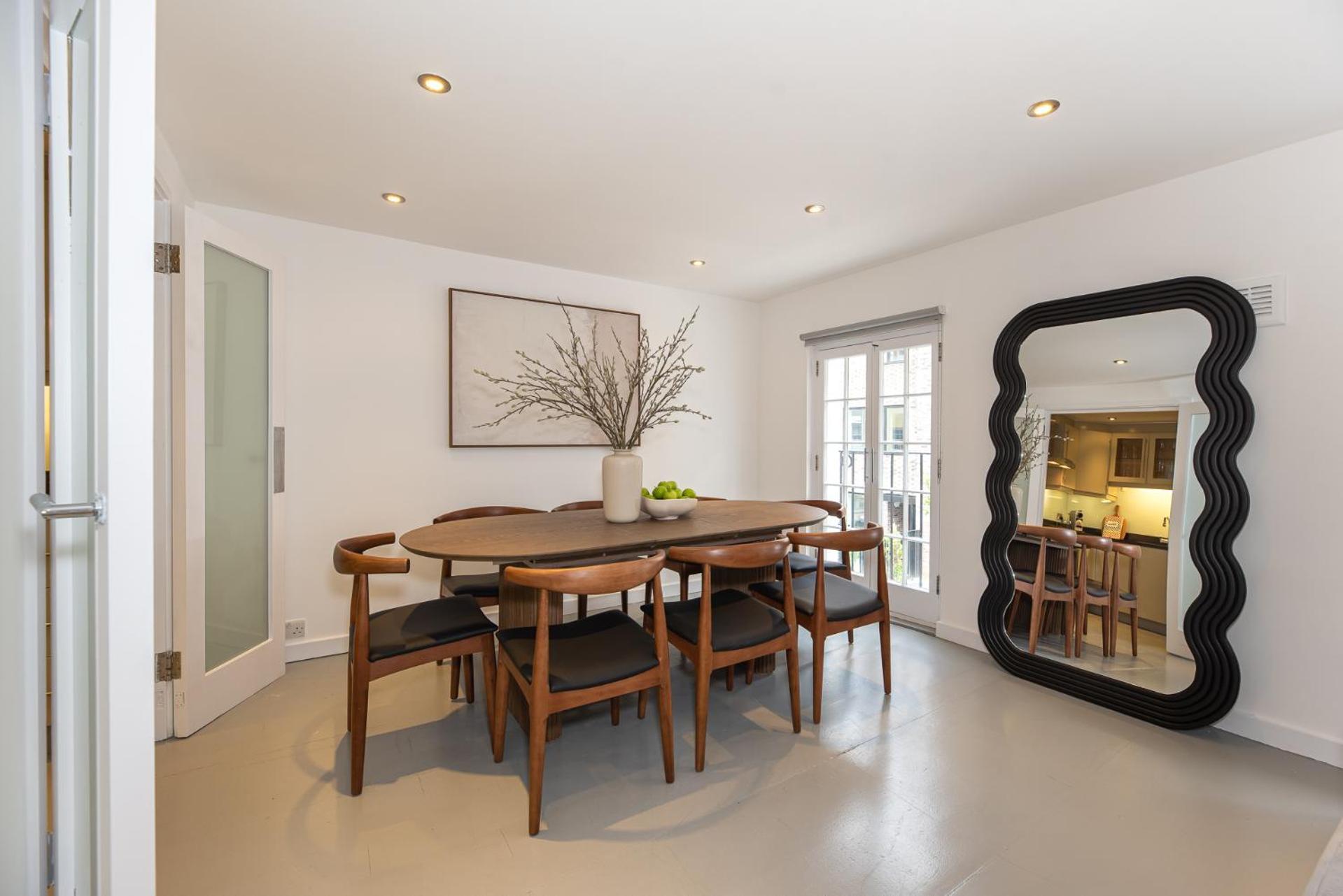 Hyde Park Chic 4 Bedrooms House