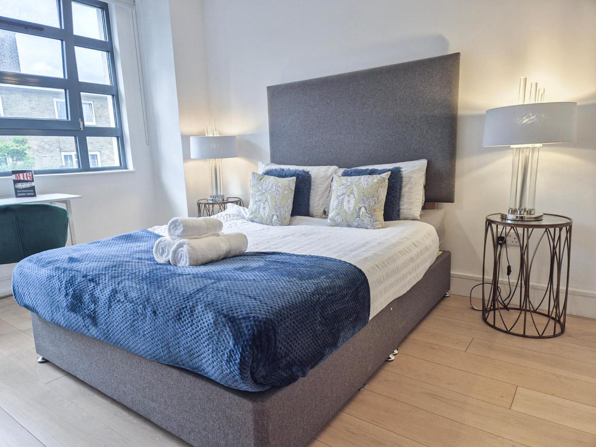 Modern & 3bedroom Flat With Pvt Balcony Steps From Regent's Park Apartamento