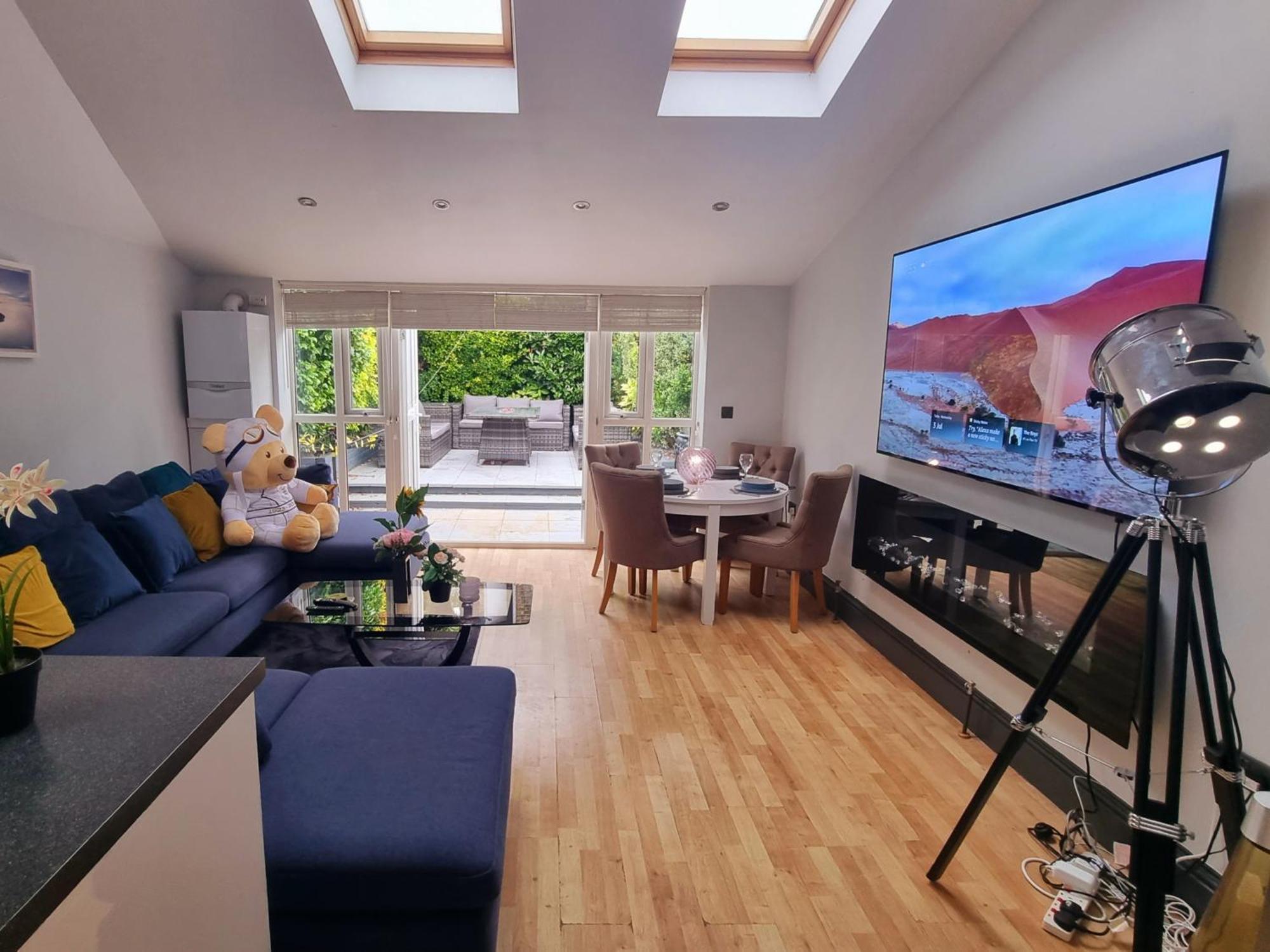 Séjour chez l'habitant Chic Double Room, 20 Mins To London, Supermarkets, Shops, Bars, Metro Few Mins Walk Londres