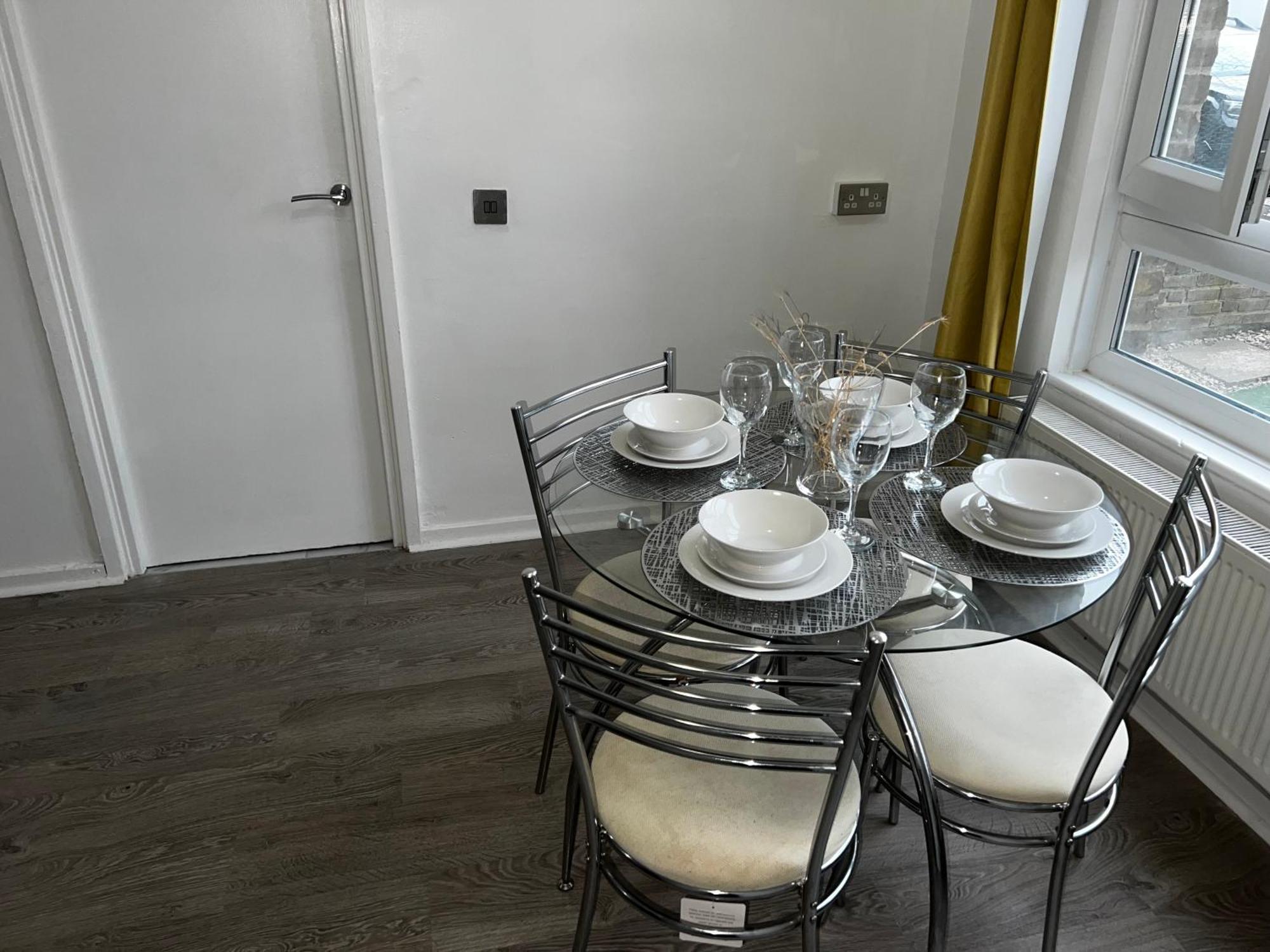Stylish Near Excel London- Sleeps 4!