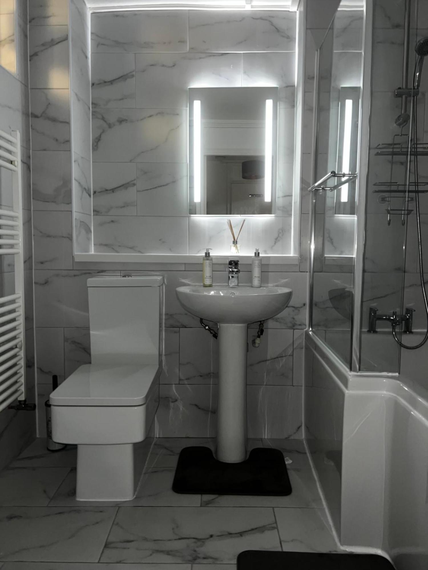 Stylish Near Excel London- Sleeps 4!