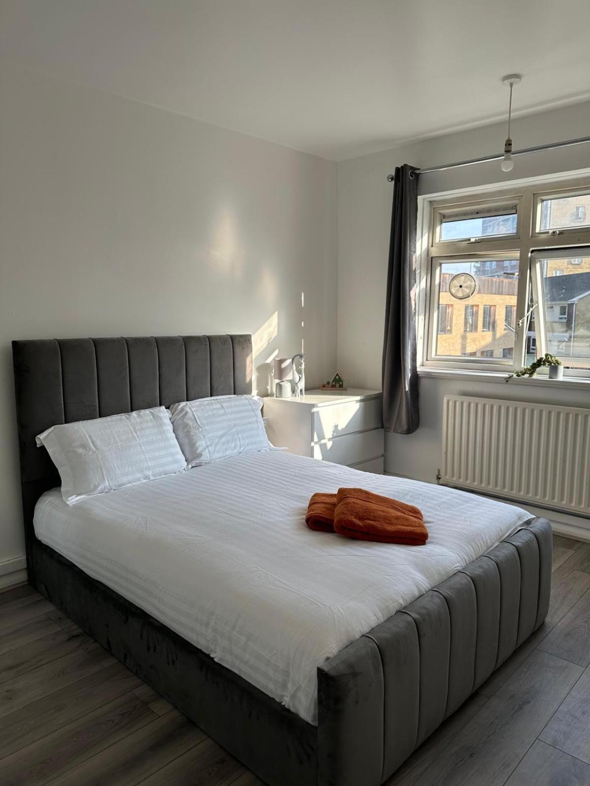 Homestay Modern In A 4 Bedroom Flat In London, Shared Bathroom! London