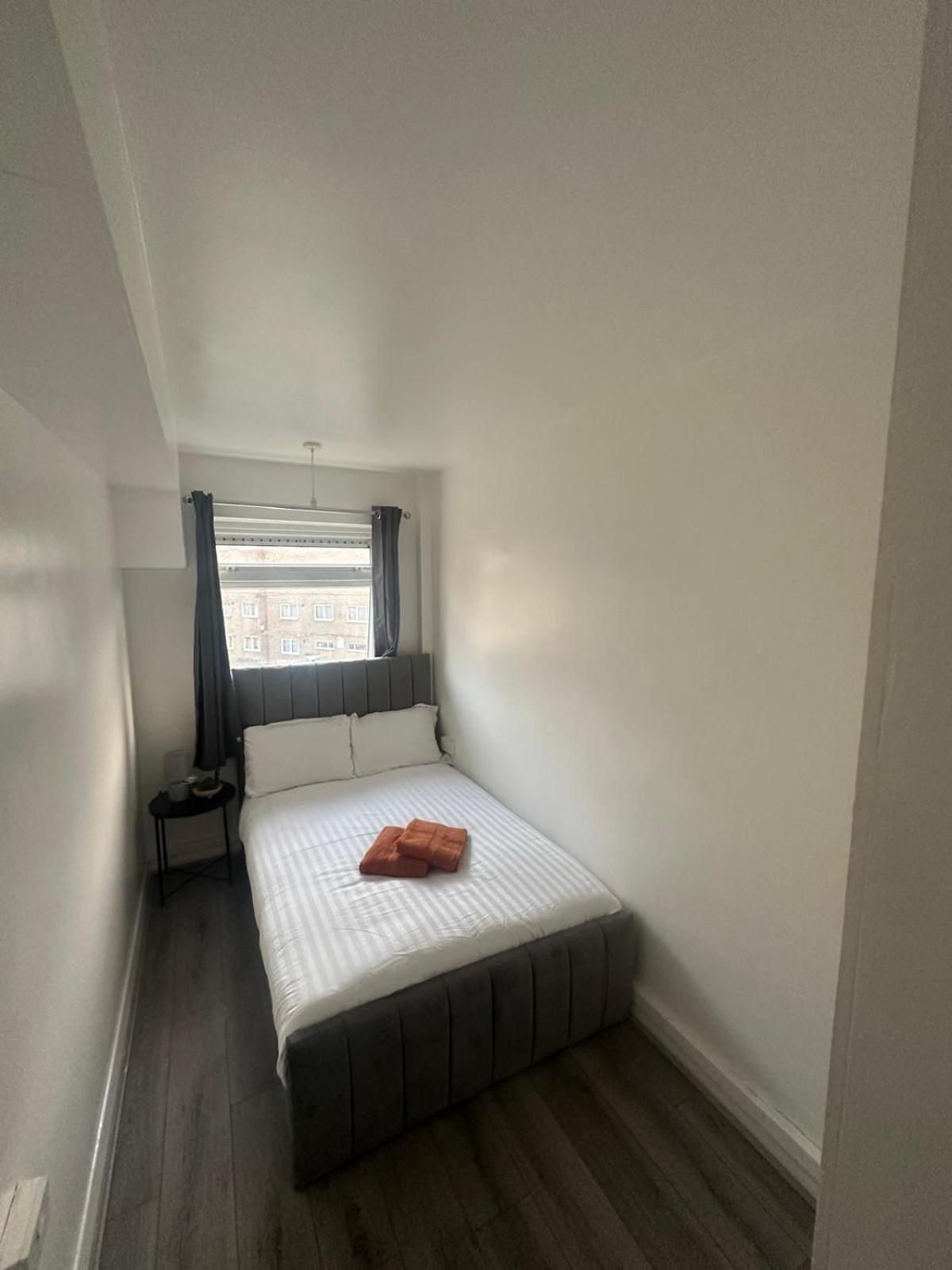Homestay Modern In A 4 Bedroom Flat In London, Shared Bathroom!