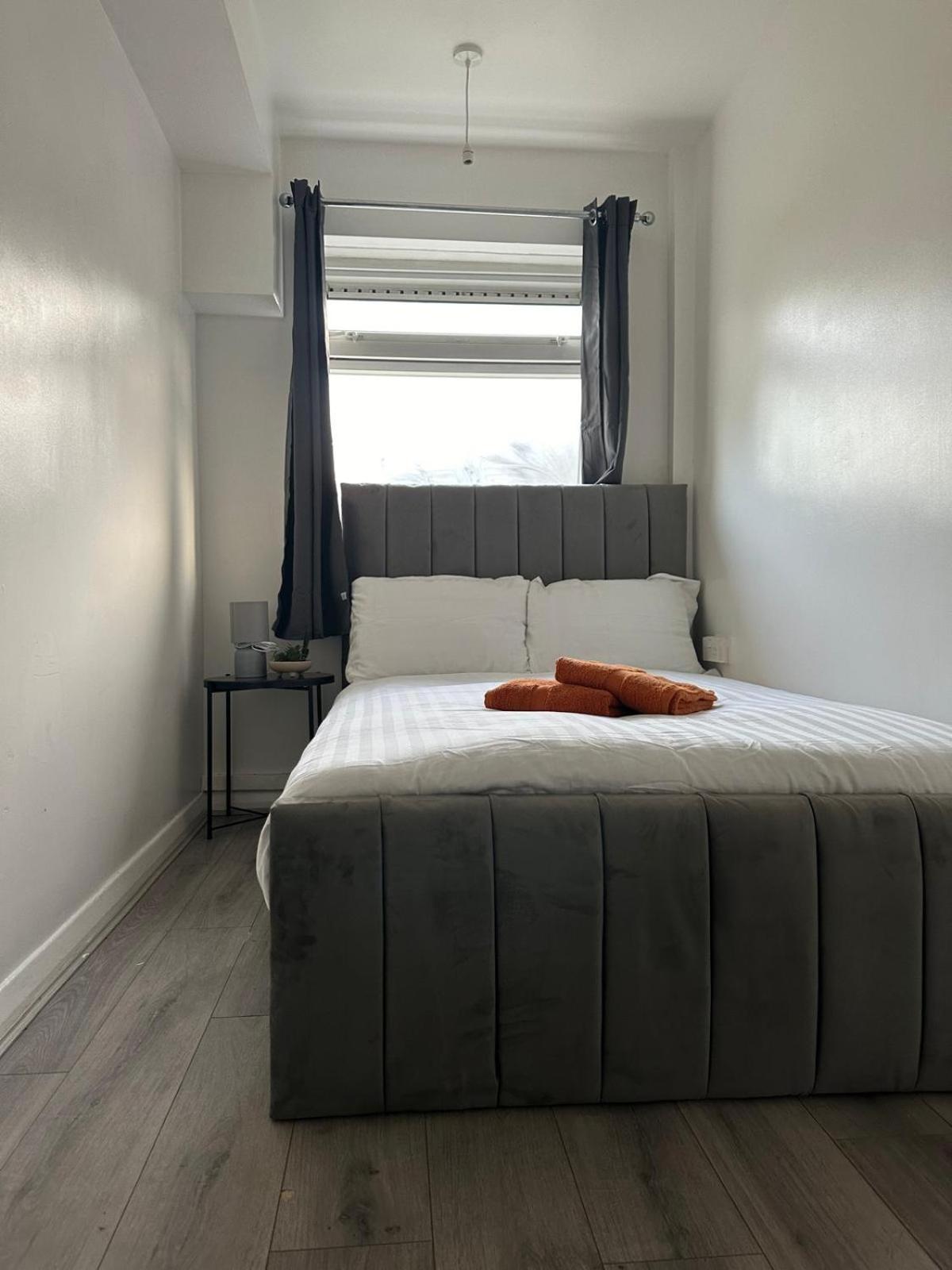 Homestay Modern In A 4 Bedroom Flat In London, Shared Bathroom!
