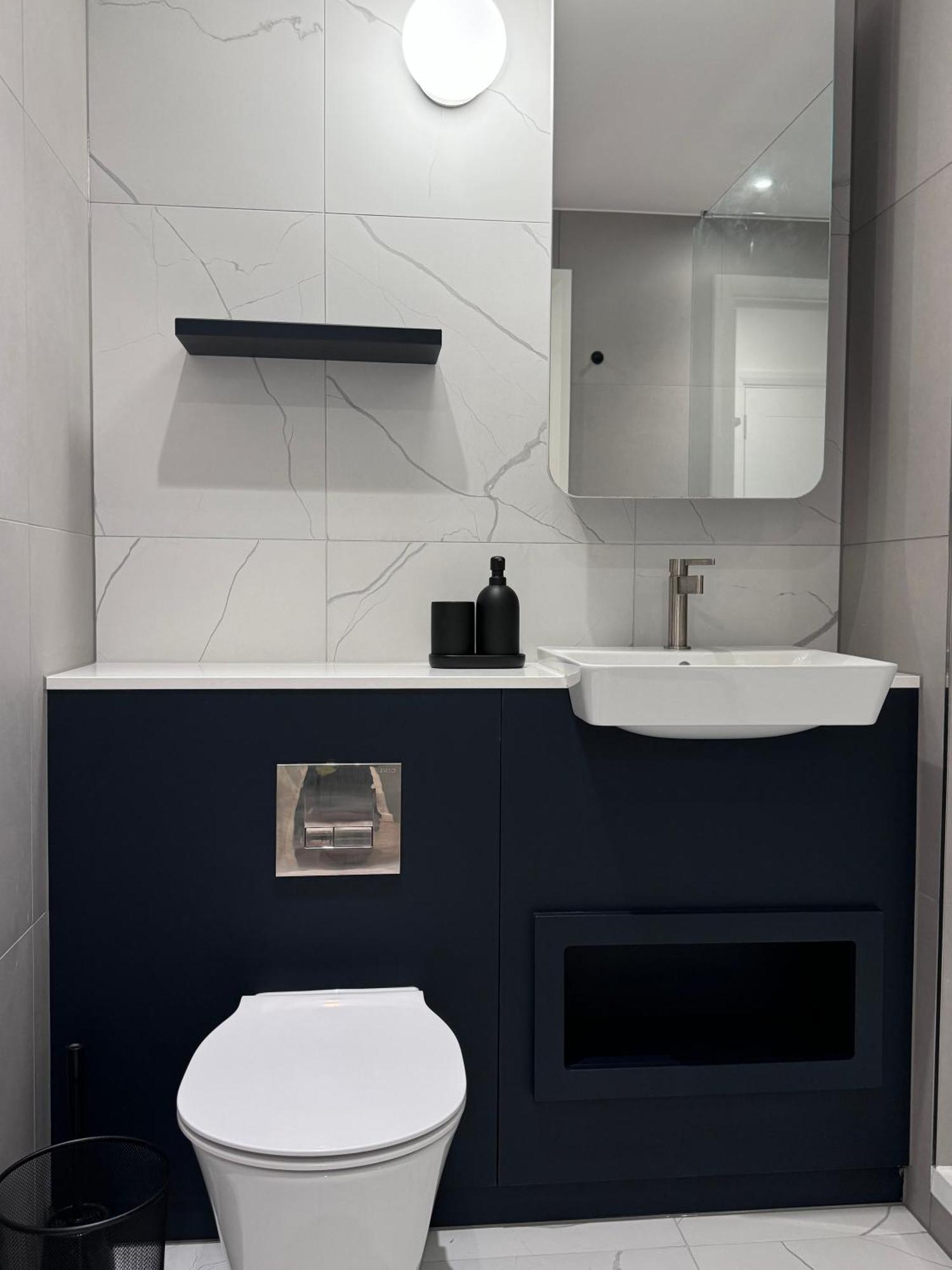 Modern Gem Near Excel & O2 Arena Balcony!