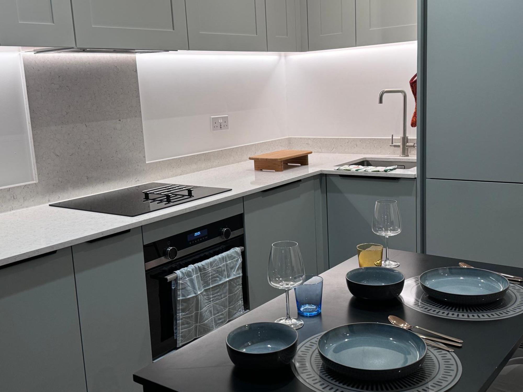 Modern Gem Near Excel & O2 Arena Balcony! *