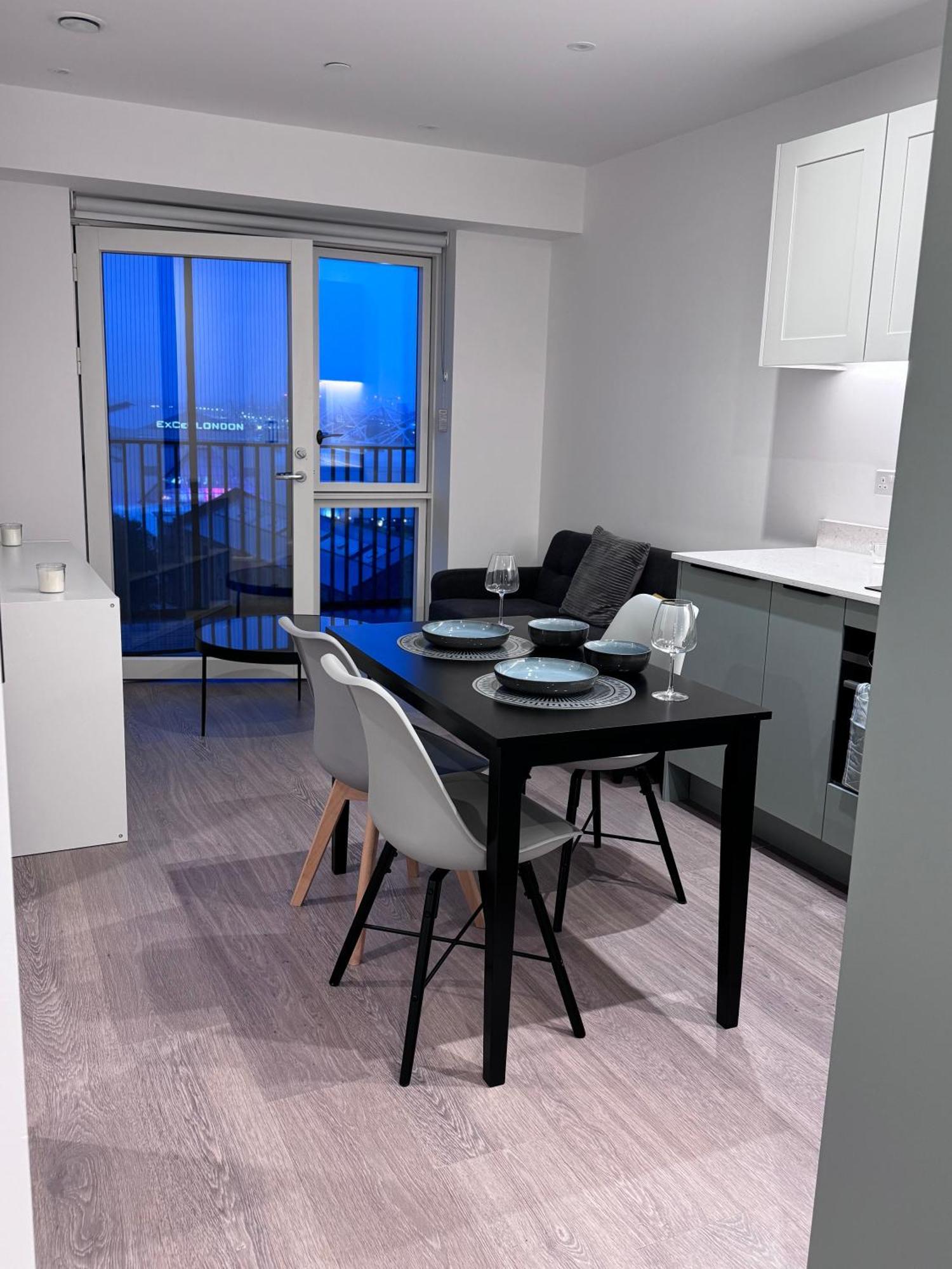 Apartamento Modern Gem Near Excel & O2 Arena Balcony! Londres