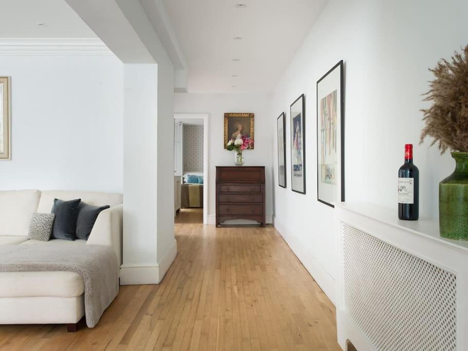 Holland Park 2 Bed Appartement *