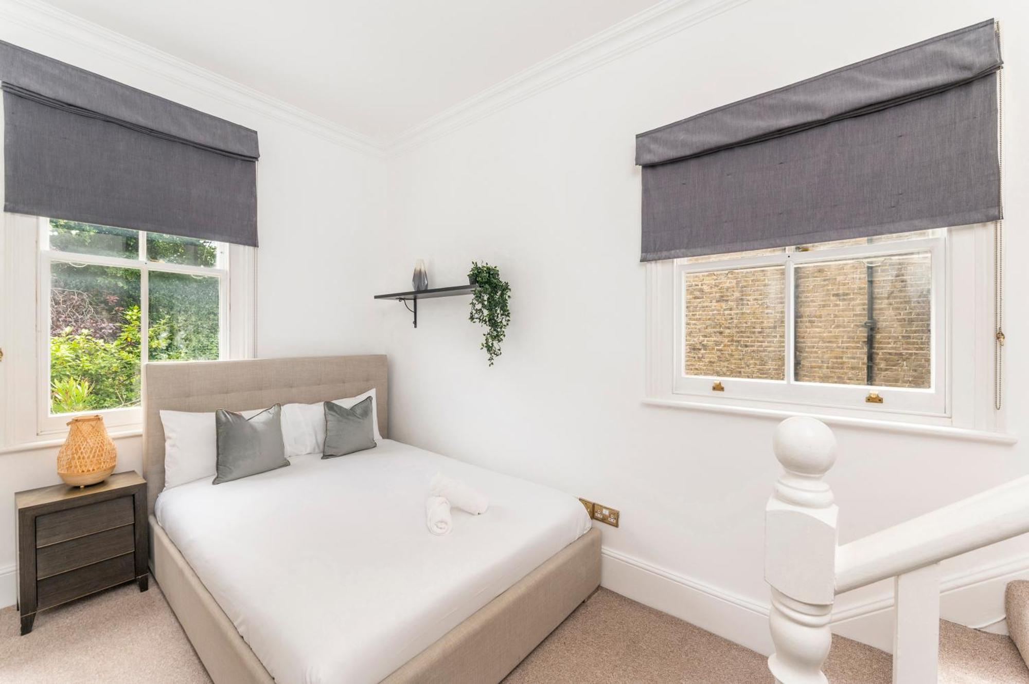 Kensington Luxury Retreat: Spacious 2-bedroom With Prime Location Londres