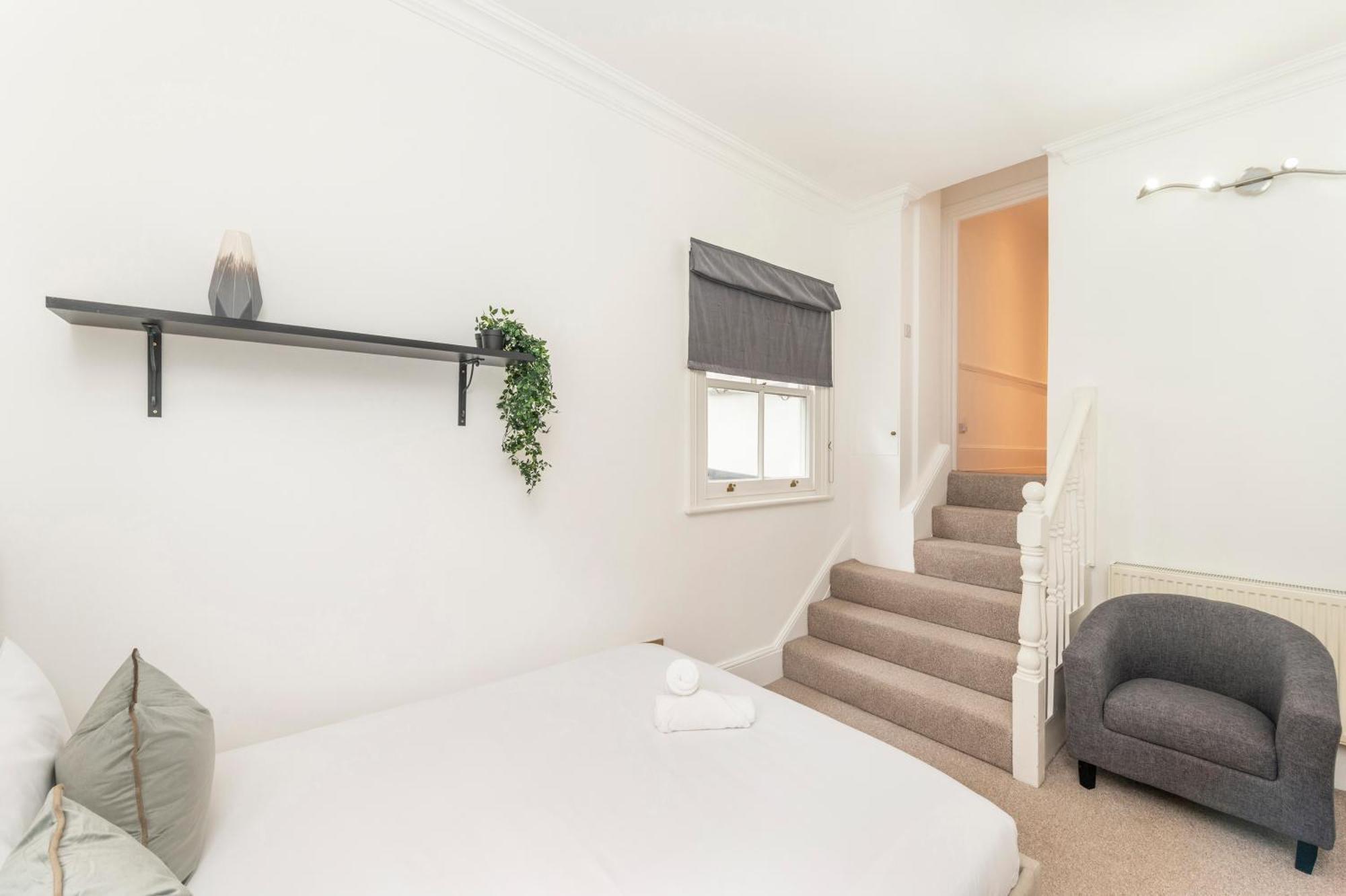 Apartamento Kensington Luxury Retreat: Spacious 2-bedroom With Prime Location