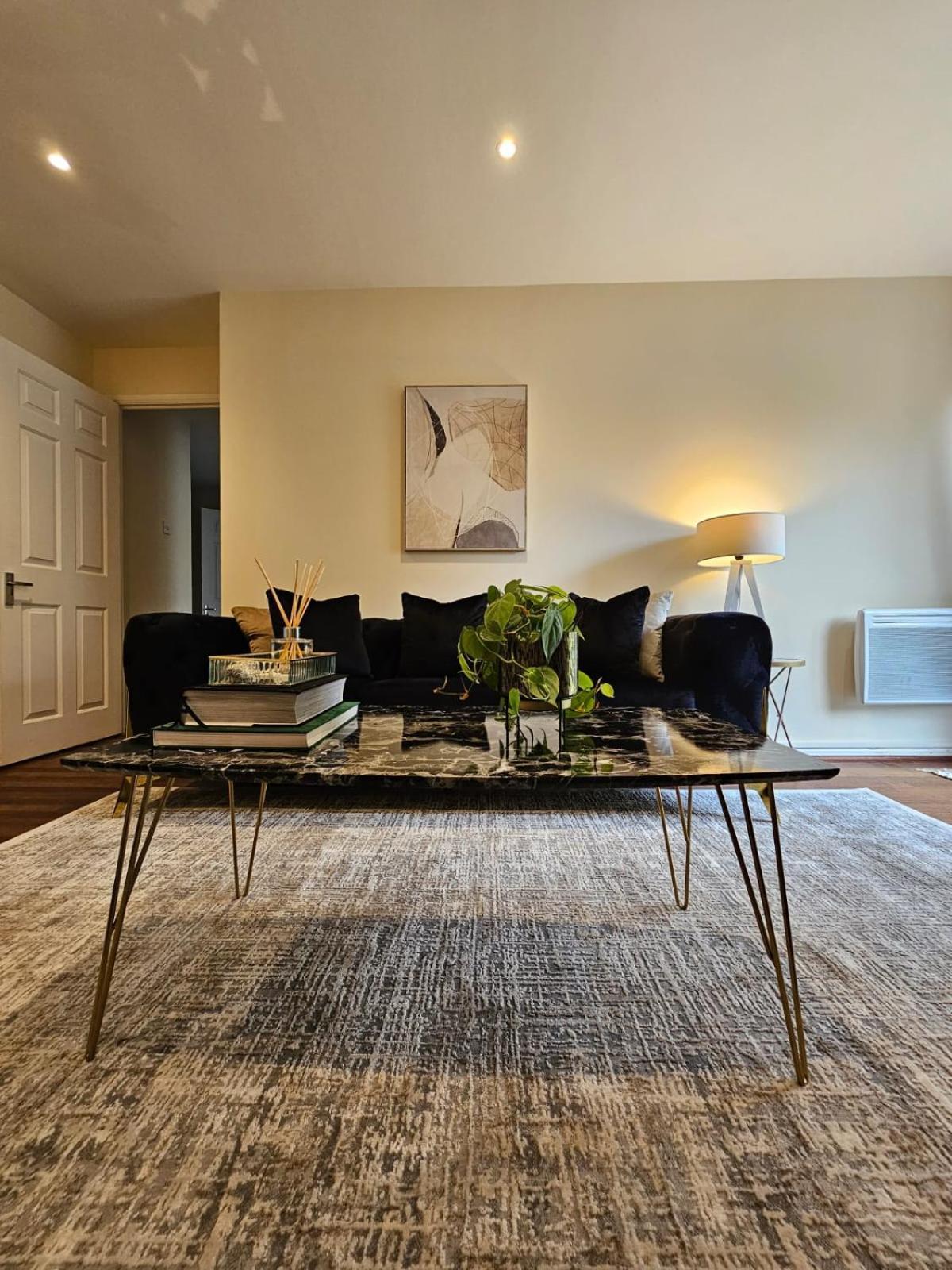 2 Bedroom Spacious In Apartment London