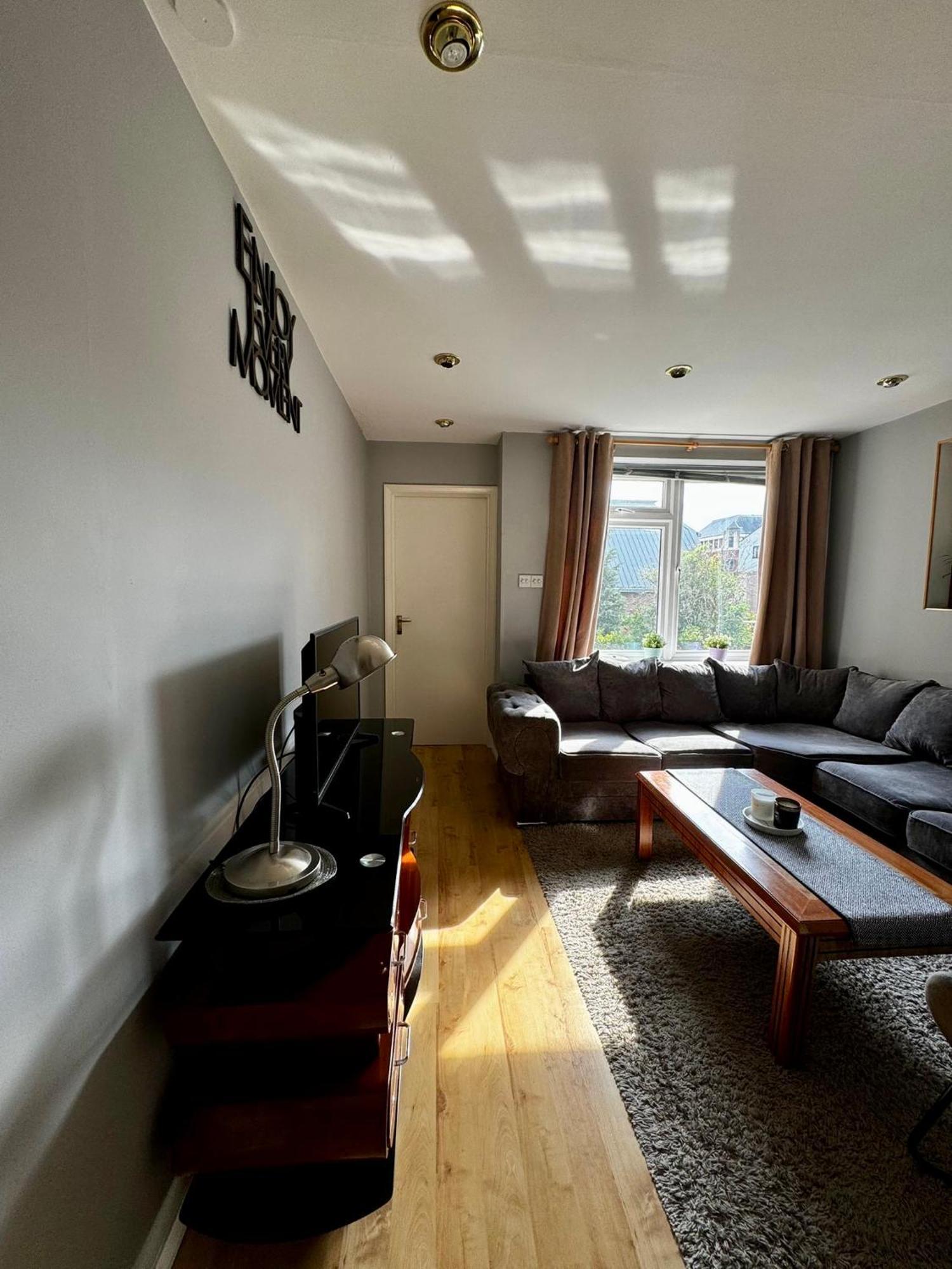 Amazing En-suite In Finchley Apartment