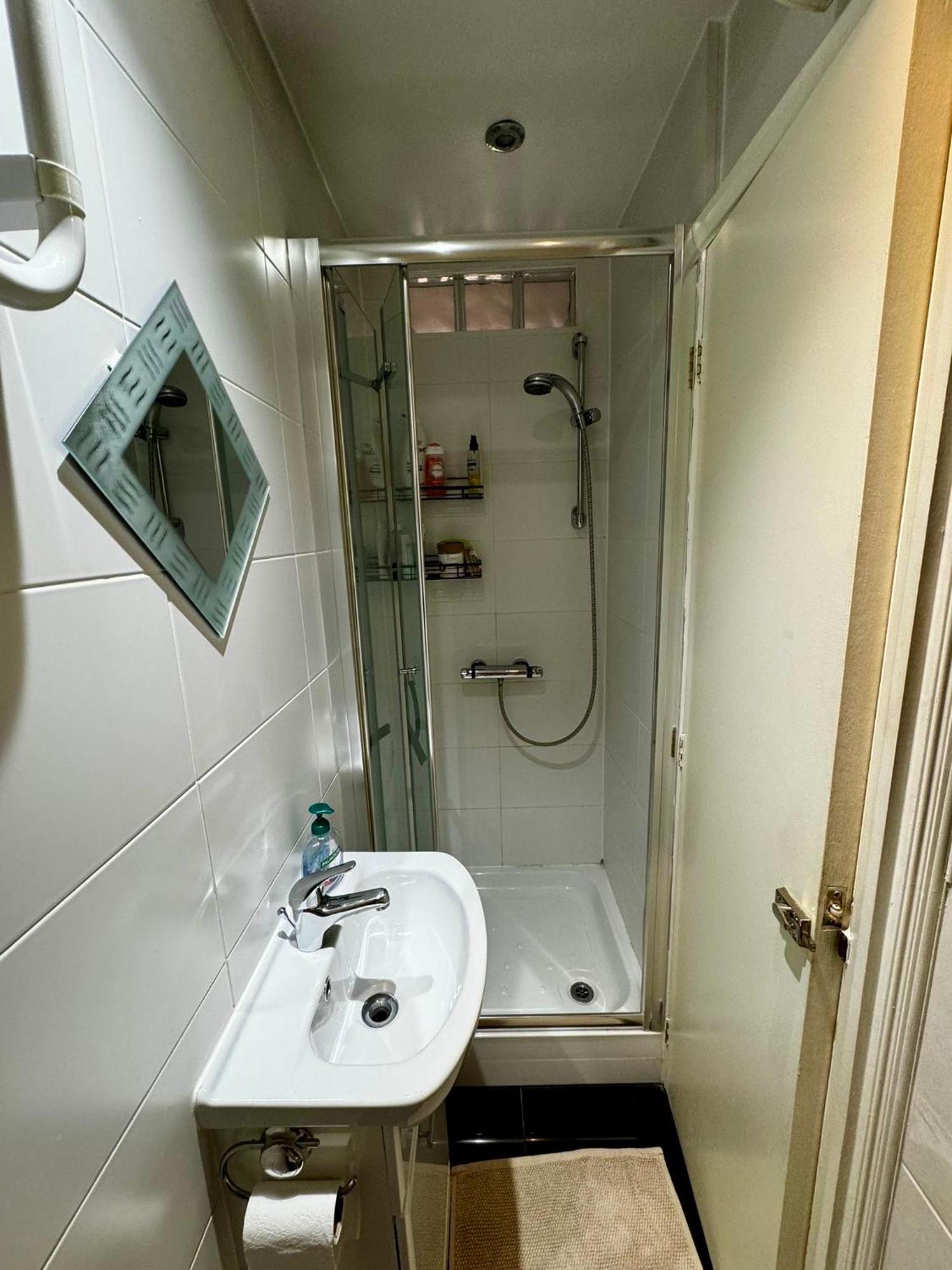 Amazing En-suite In Finchley Apartment