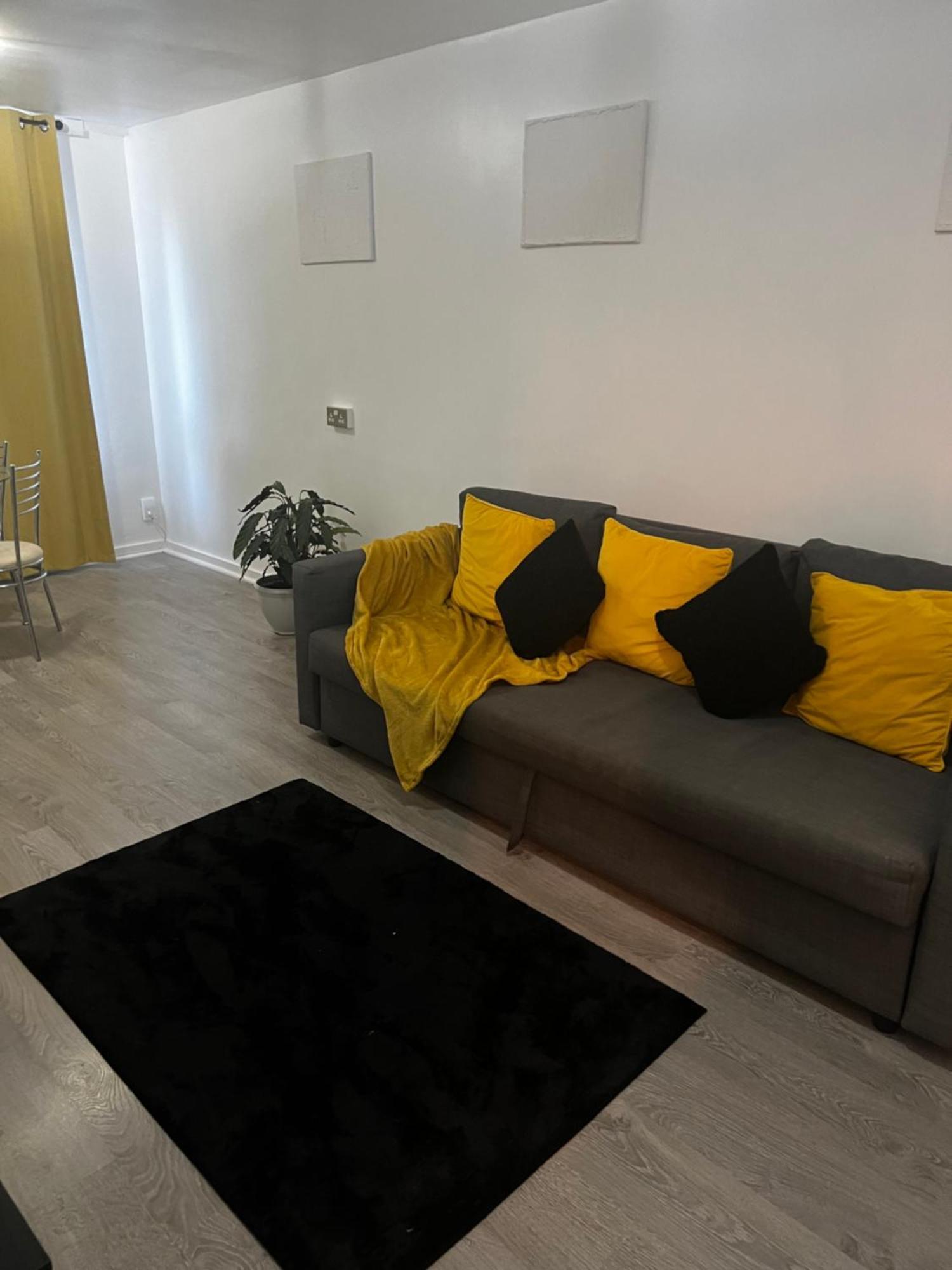 Stylish Near Excel London- Sleeps 4!
