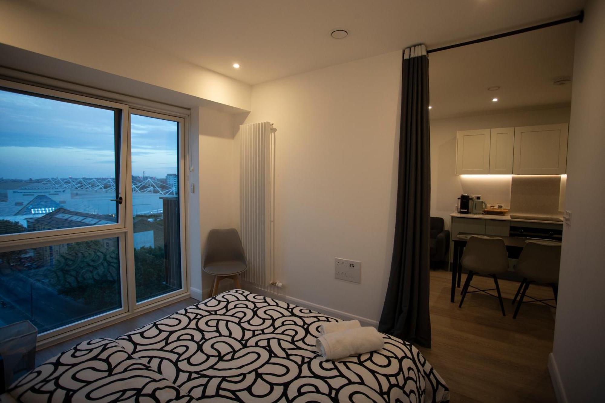 Modern Gem Near Excel & O2 Arena Balcony! * Londres