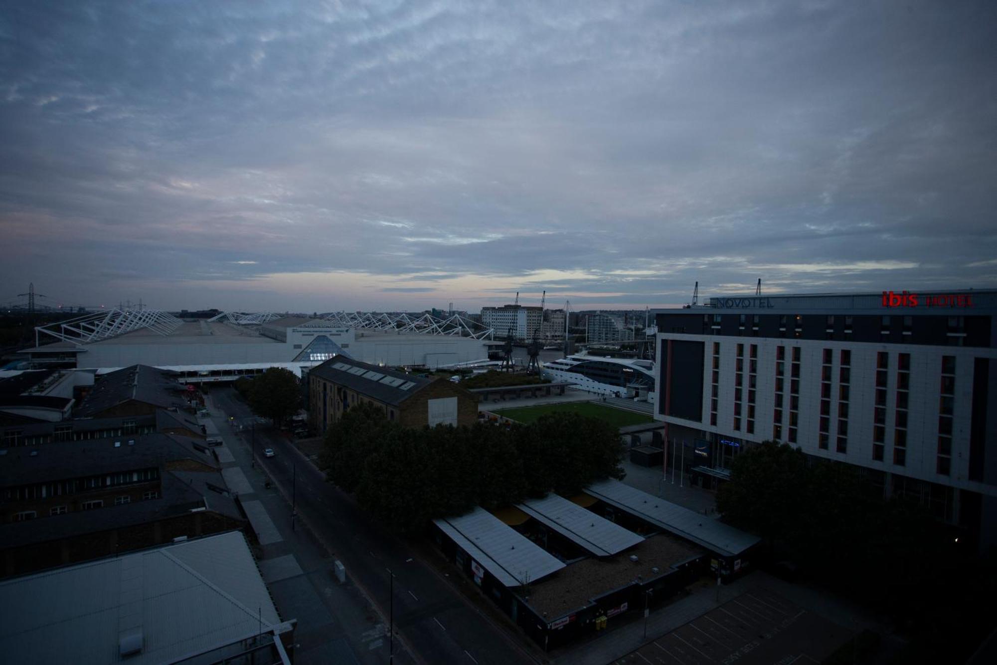 Apartamento Modern Gem Near Excel & O2 Arena Balcony! Londres