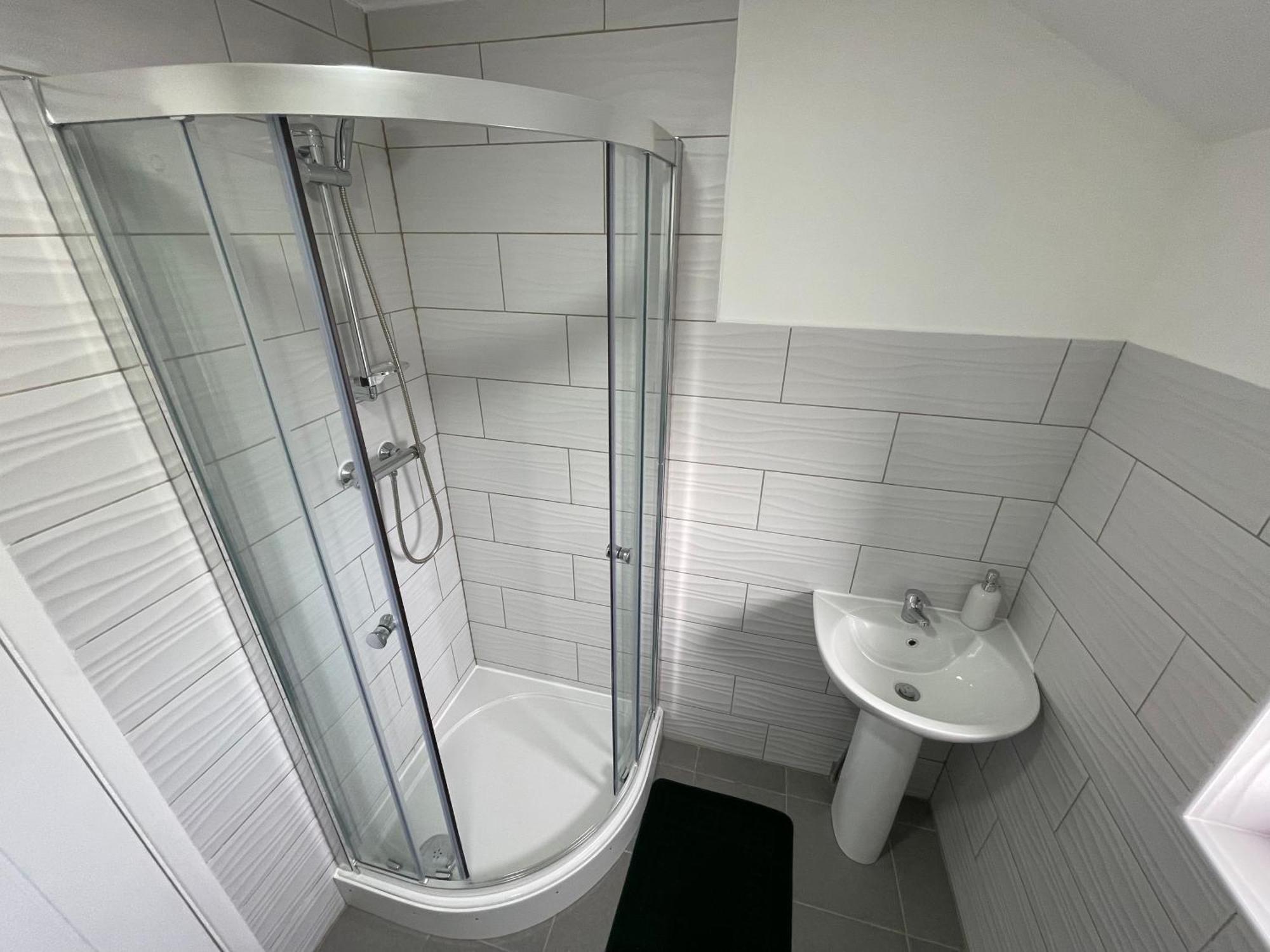 Two Bedroom Central Location Modern Flat Stratford * Londres