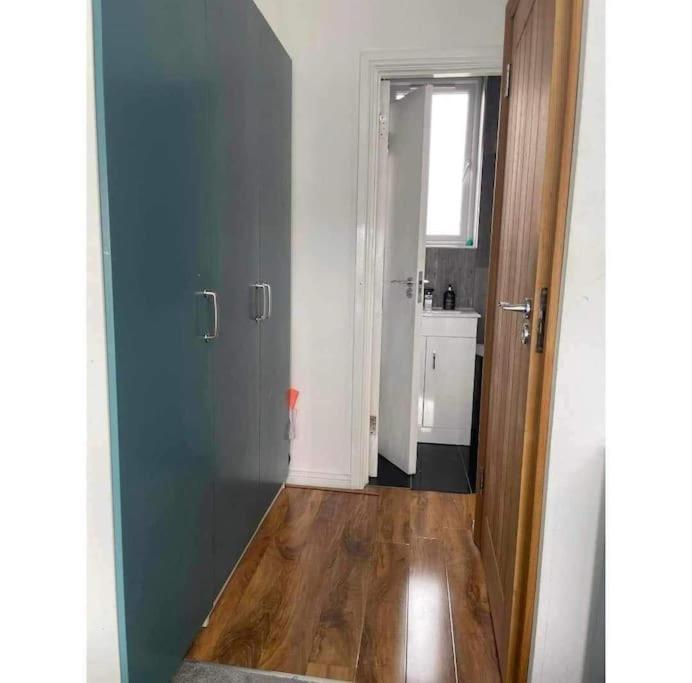 Dollis Hill One Bedroom Nw2 * Londres