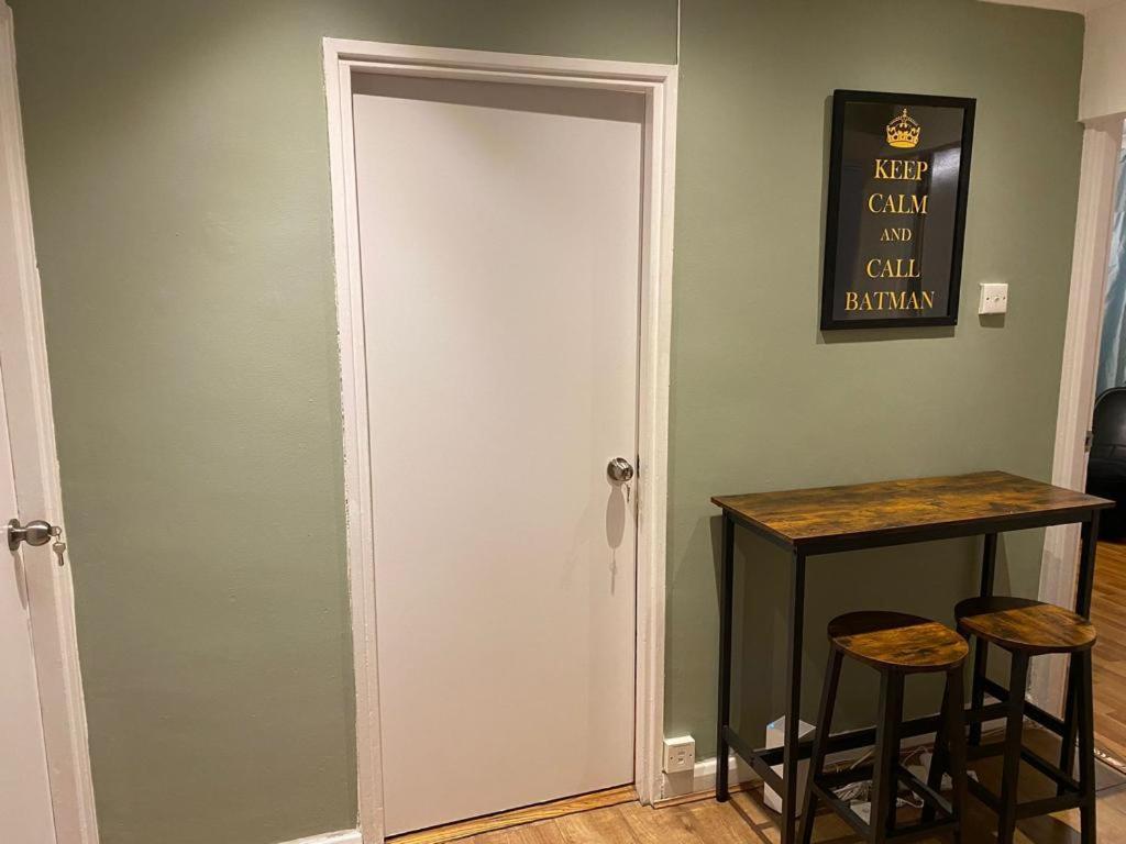 Huge And Affordable 3 Bedroom Flat In Hammersmith For 7 People With Welcome Breakfast Appartement *