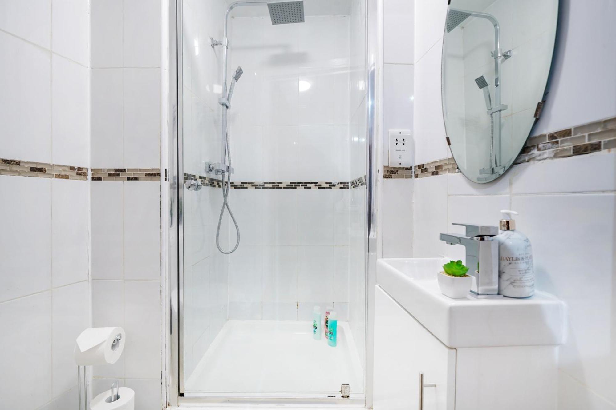 Apartment Livestay Affordable One Bedroom & Studio In India Docks E14 *