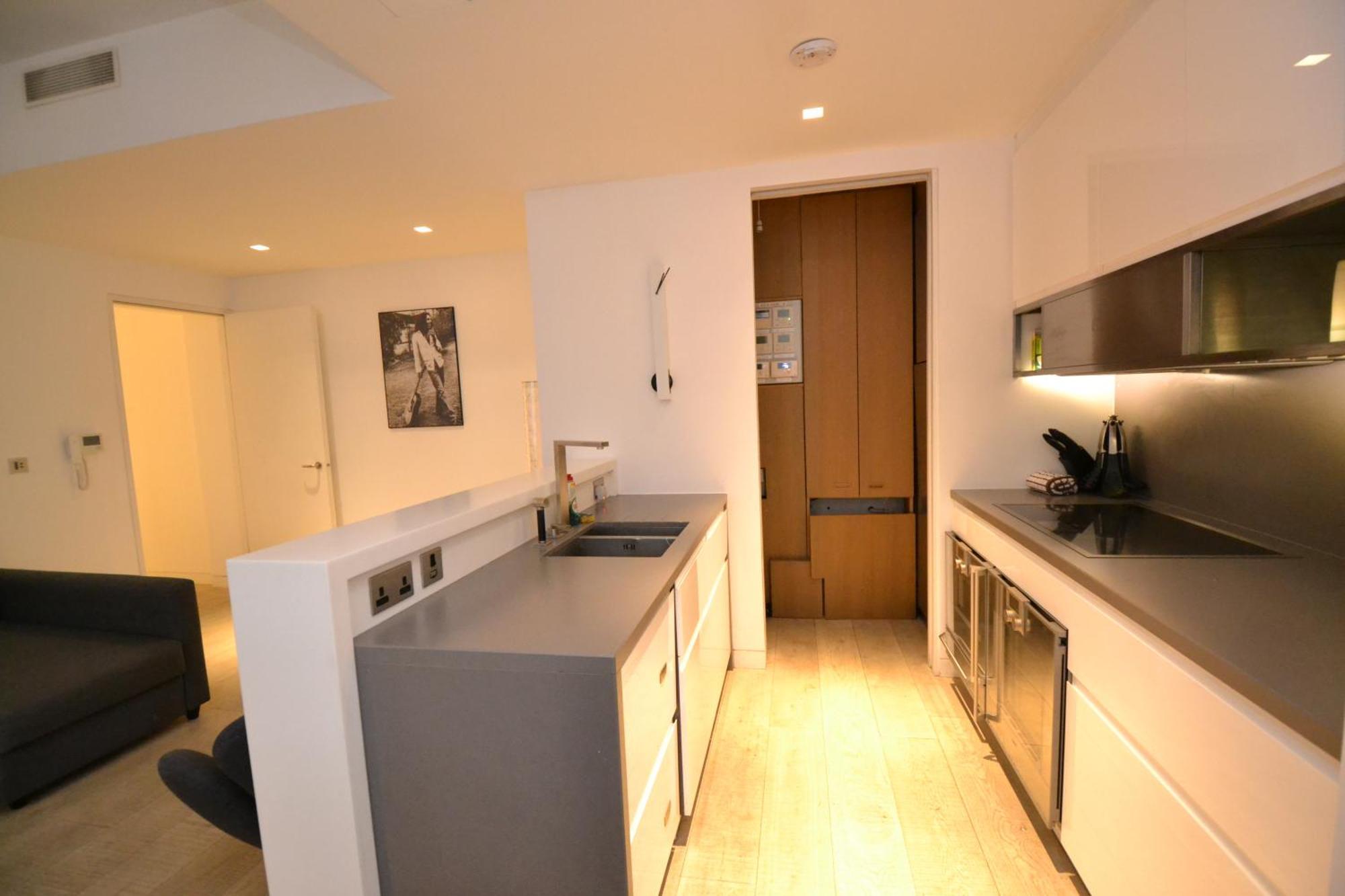 Modern 2 Bedroom Apartment, Oxford Street
