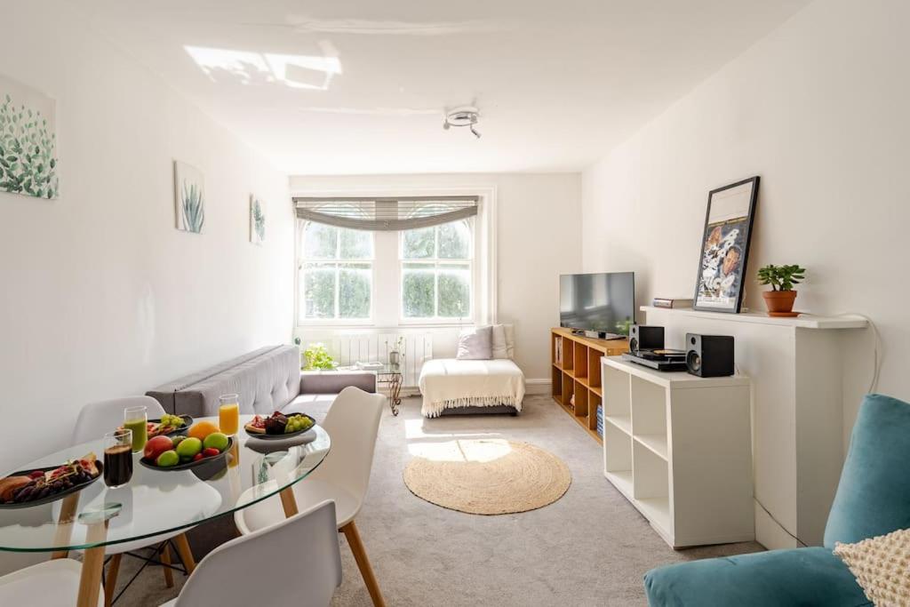 West Oasis - 6 Sleeps - Notting Hill Apartment *