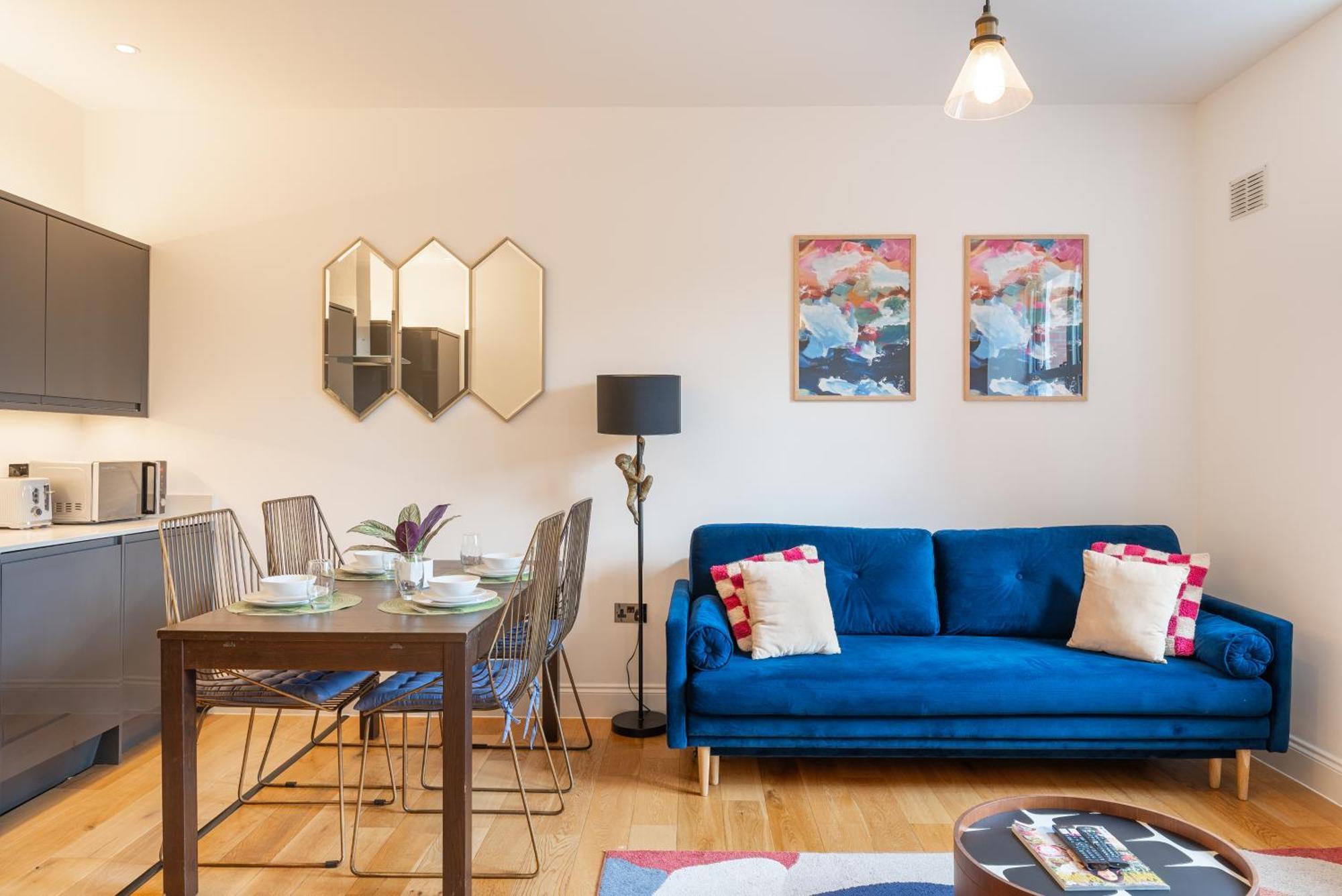 Artsy Serviced - Ealing Apartment *