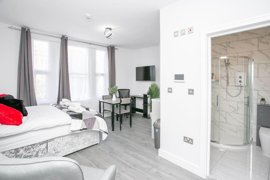 Cherry Blossom In Sydenham Apartamento
