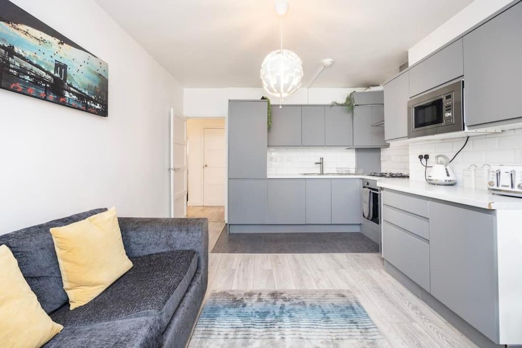 Modernised 3 Bed Pad Near Trendy Shoreditch Ground Floor With Balcony Appartement *