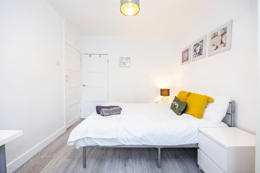 Modernised 3 Bed Pad Near Trendy Shoreditch Ground Floor With Balcony * Londen