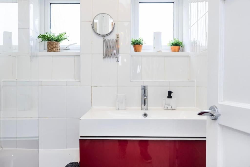 Modernised 3 Bed Pad Near Trendy Shoreditch Ground Floor With Balcony Appartement