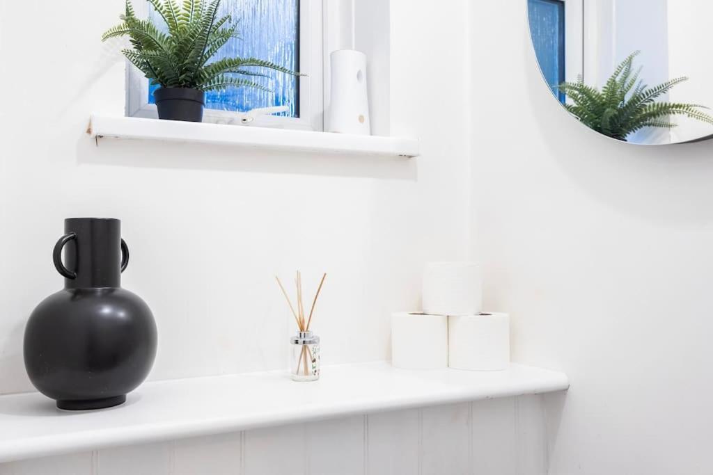 Modernised 3 Bed Pad Near Trendy Shoreditch Ground Floor With Balcony Londen