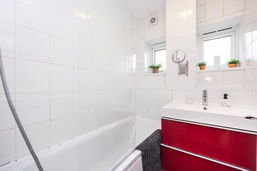 Modernised 3 Bed Pad Near Trendy Shoreditch Ground Floor With Balcony * Londen