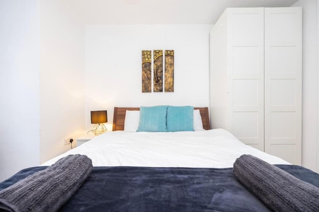 Modernised 3 Bed Pad Near Trendy Shoreditch Ground Floor With Balcony Appartement