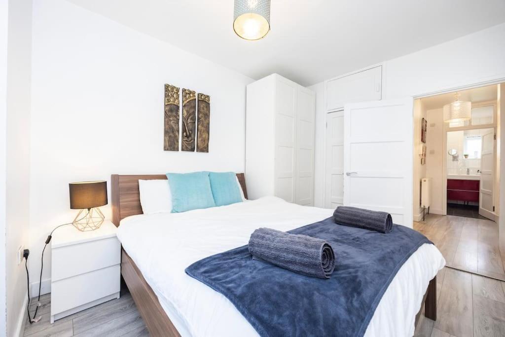 Modernised 3 Bed Pad Near Trendy Shoreditch Ground Floor With Balcony Londen