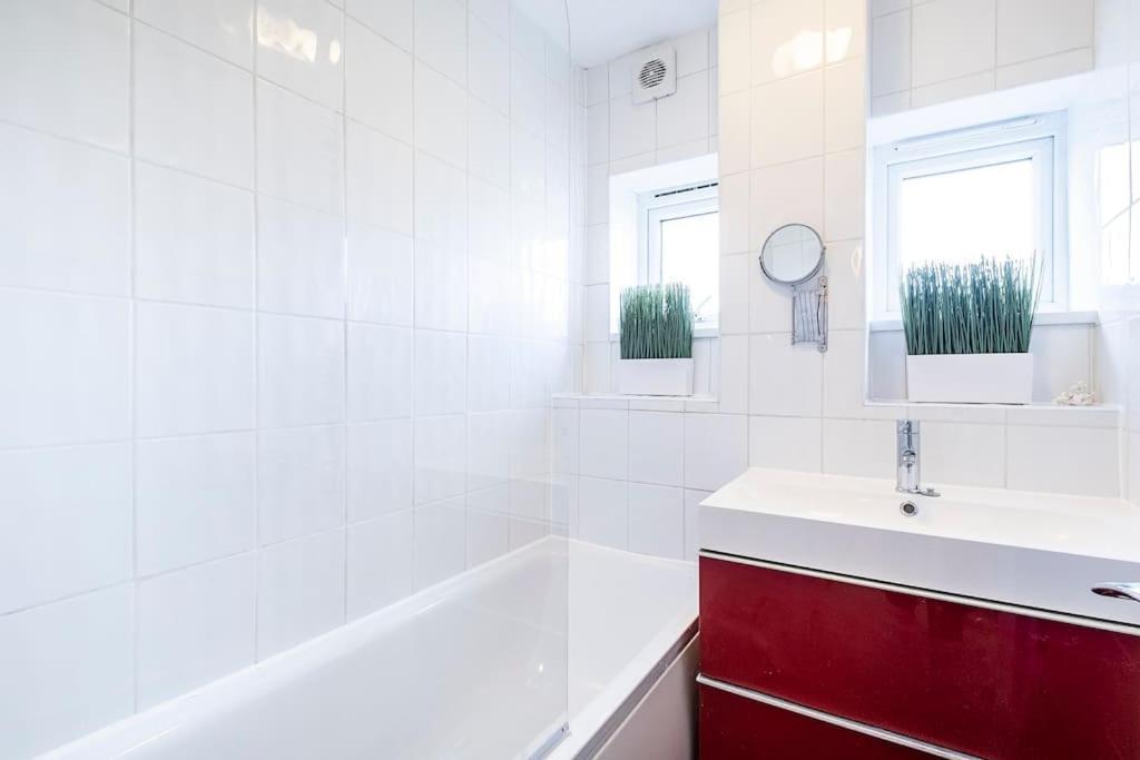 Modernised 3 Bed Pad Near Trendy Shoreditch Ground Floor With Balcony Appartement