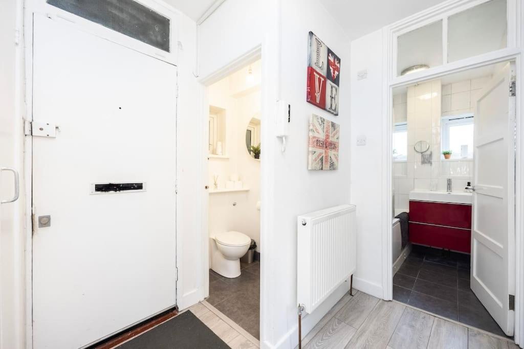 Appartement Modernised 3 Bed Pad Near Trendy Shoreditch Ground Floor With Balcony Londen