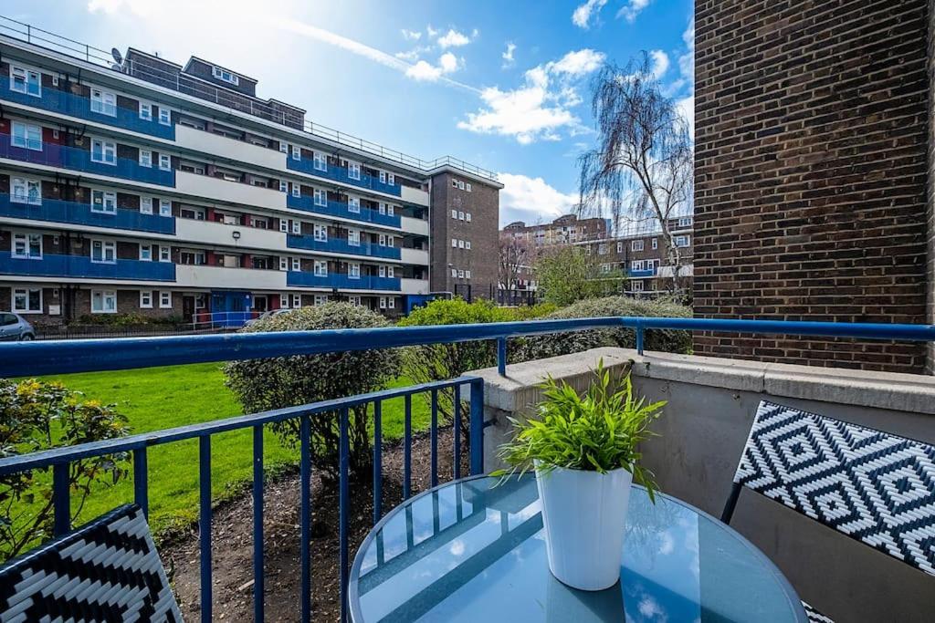 Modernised 3 Bed Pad Near Trendy Shoreditch Ground Floor With Balcony Londen