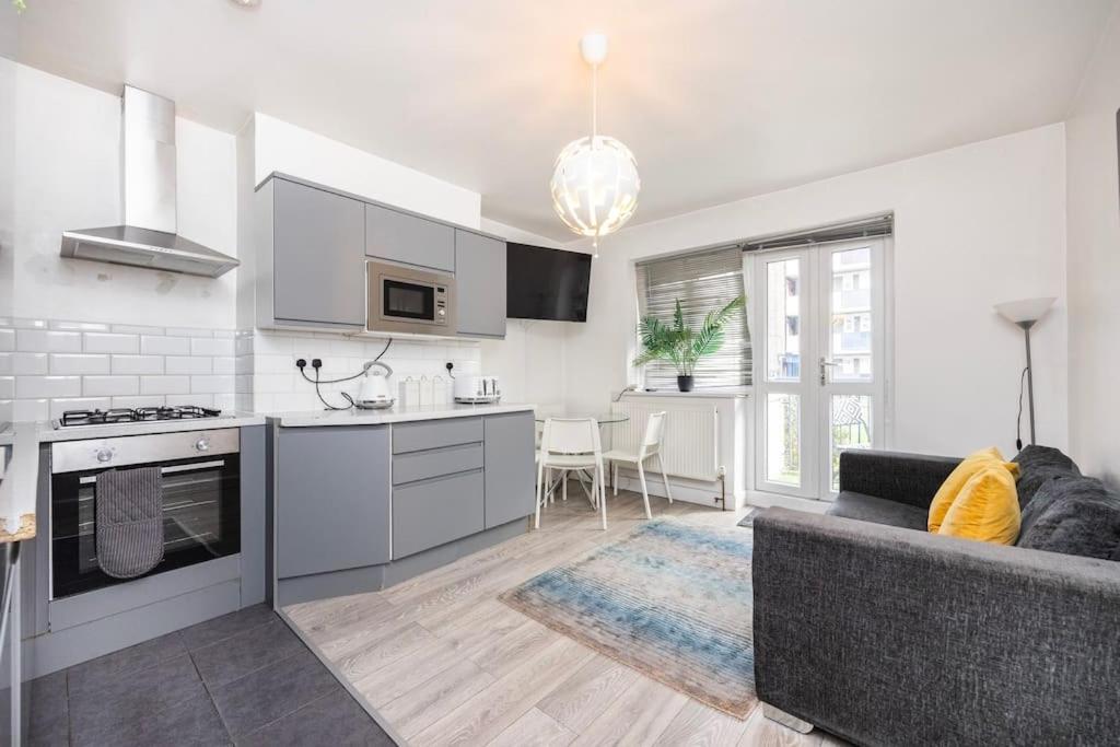 Modernised 3 Bed Pad Near Trendy Shoreditch Ground Floor With Balcony Londen