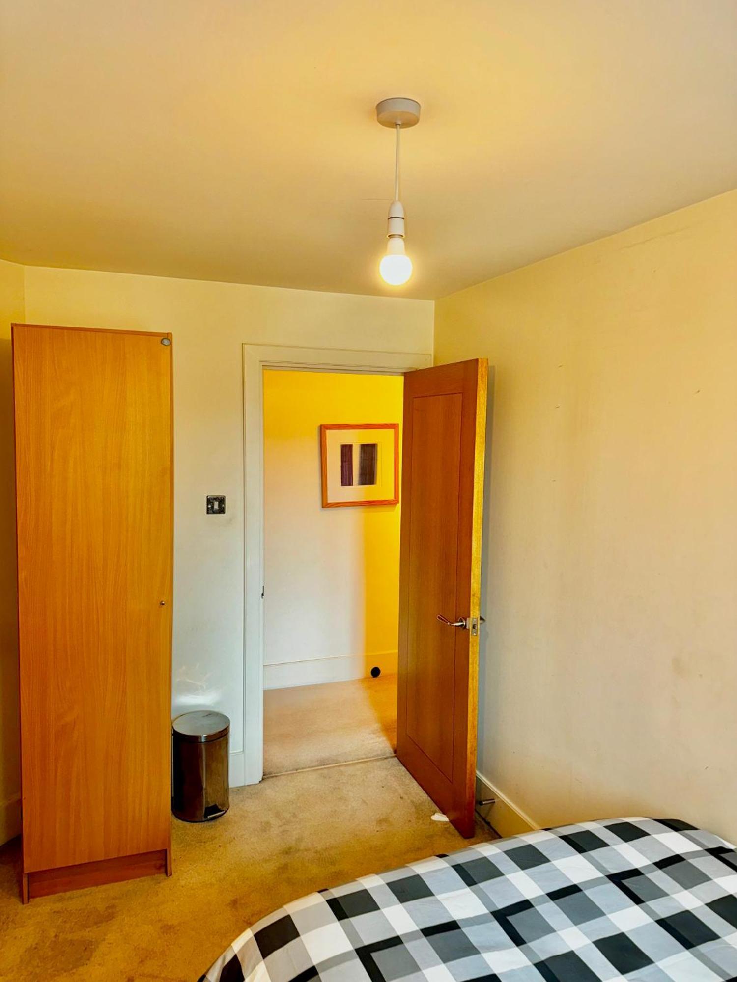 Quarto em Acomodações Particulares Budget,cosy Double Bedroom - Shared Bathroom