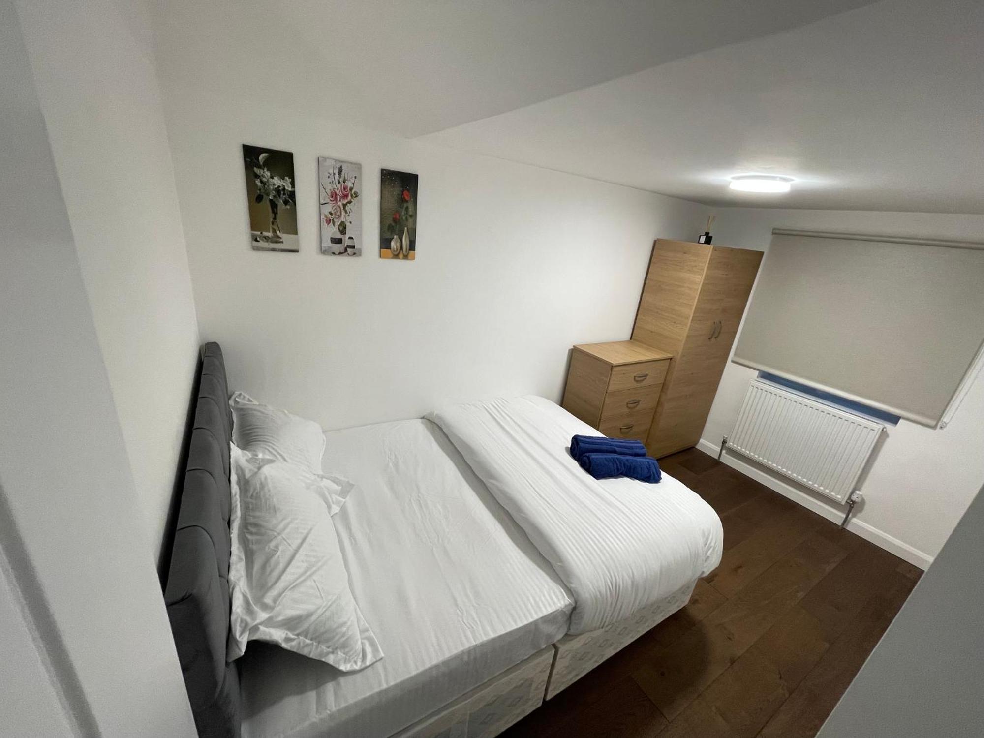 Two Bedroom Central Location Modern Flat Stratford *